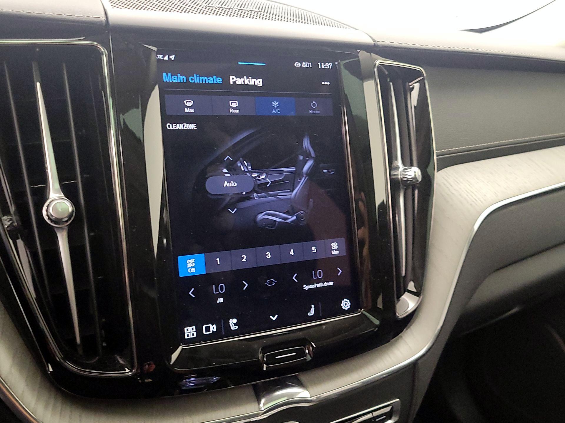 Thumbnail: 2025 Volvo XC60 - 17