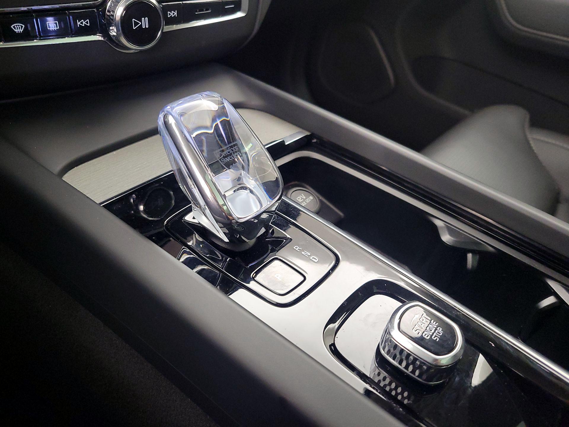 Thumbnail: 2025 Volvo XC60 - 18