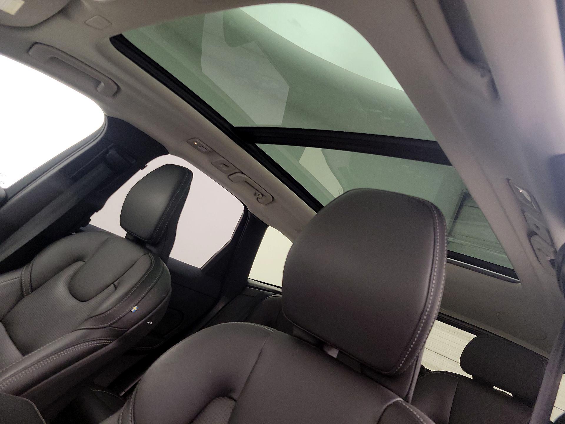 Thumbnail: 2025 Volvo XC60 - 20