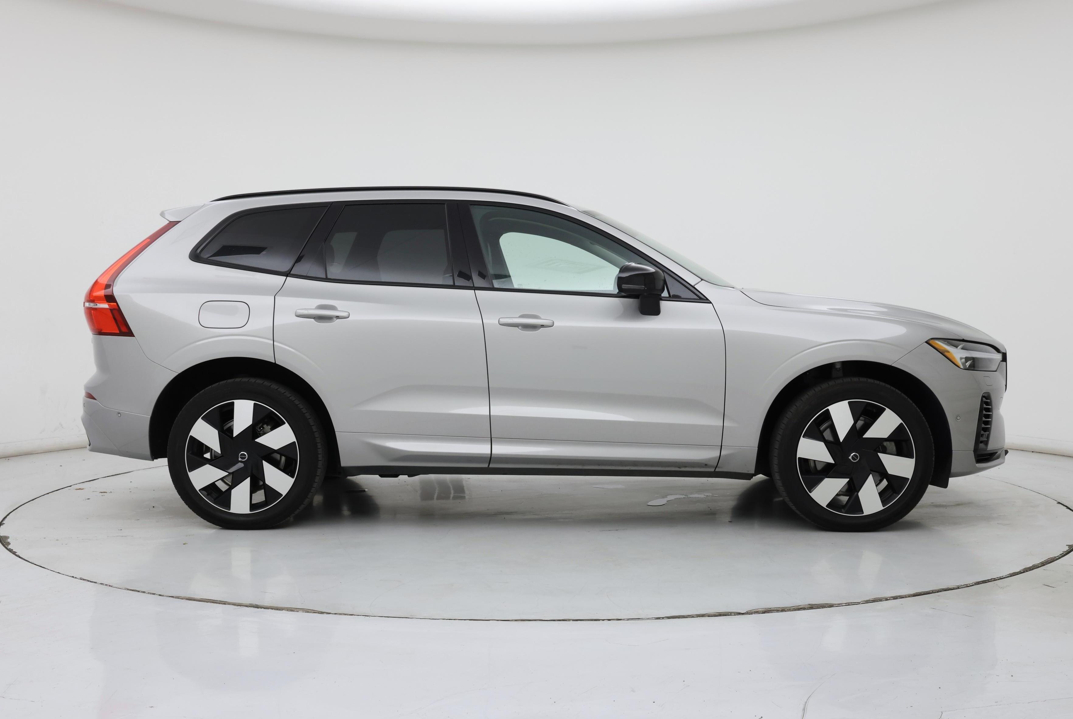 Thumbnail: 2025 Volvo XC60 - 7