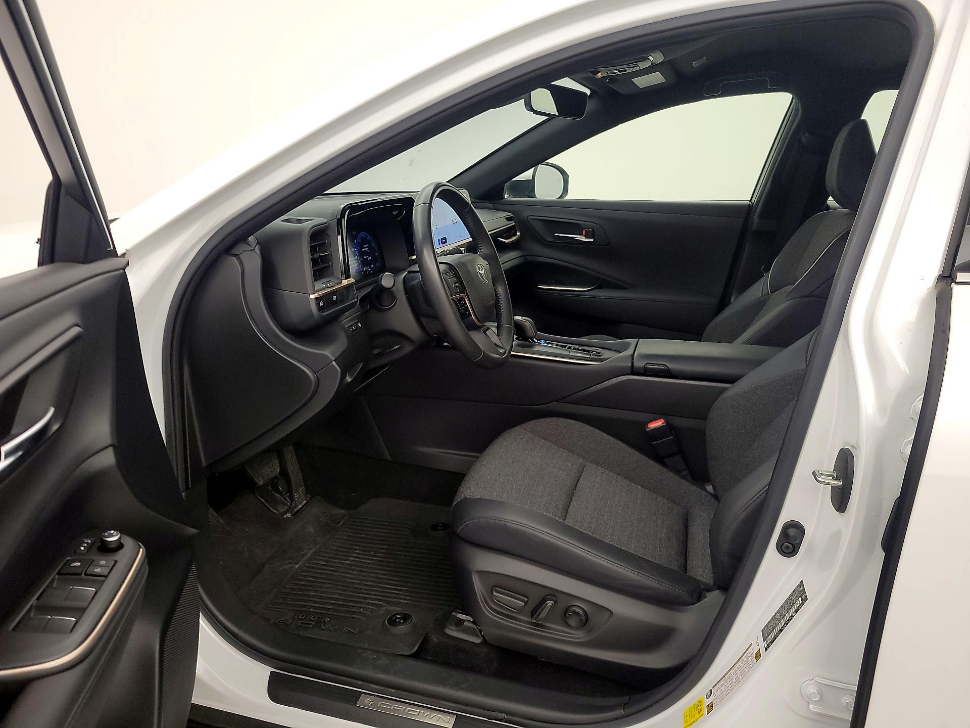 Thumbnail: 2023 Toyota Crown - 11