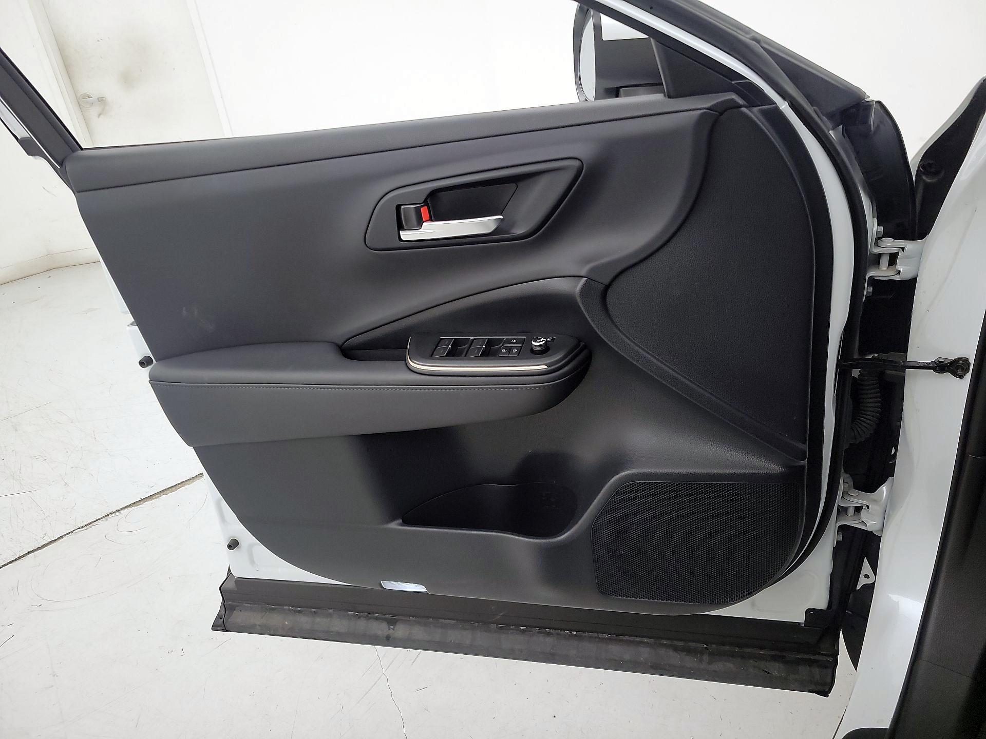 Thumbnail: 2023 Toyota Crown - 12