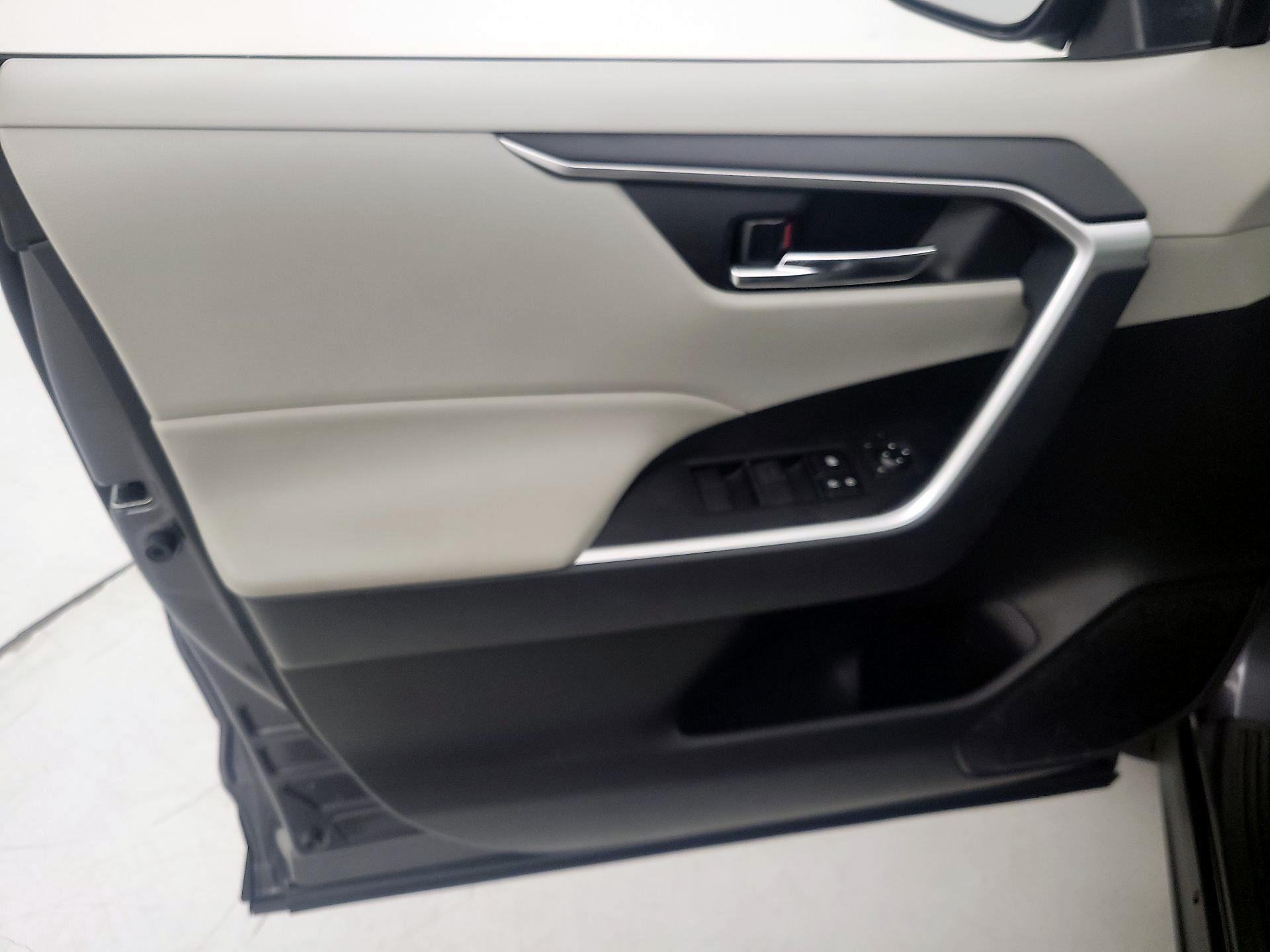 Thumbnail: 2021 Toyota RAV4 - 12