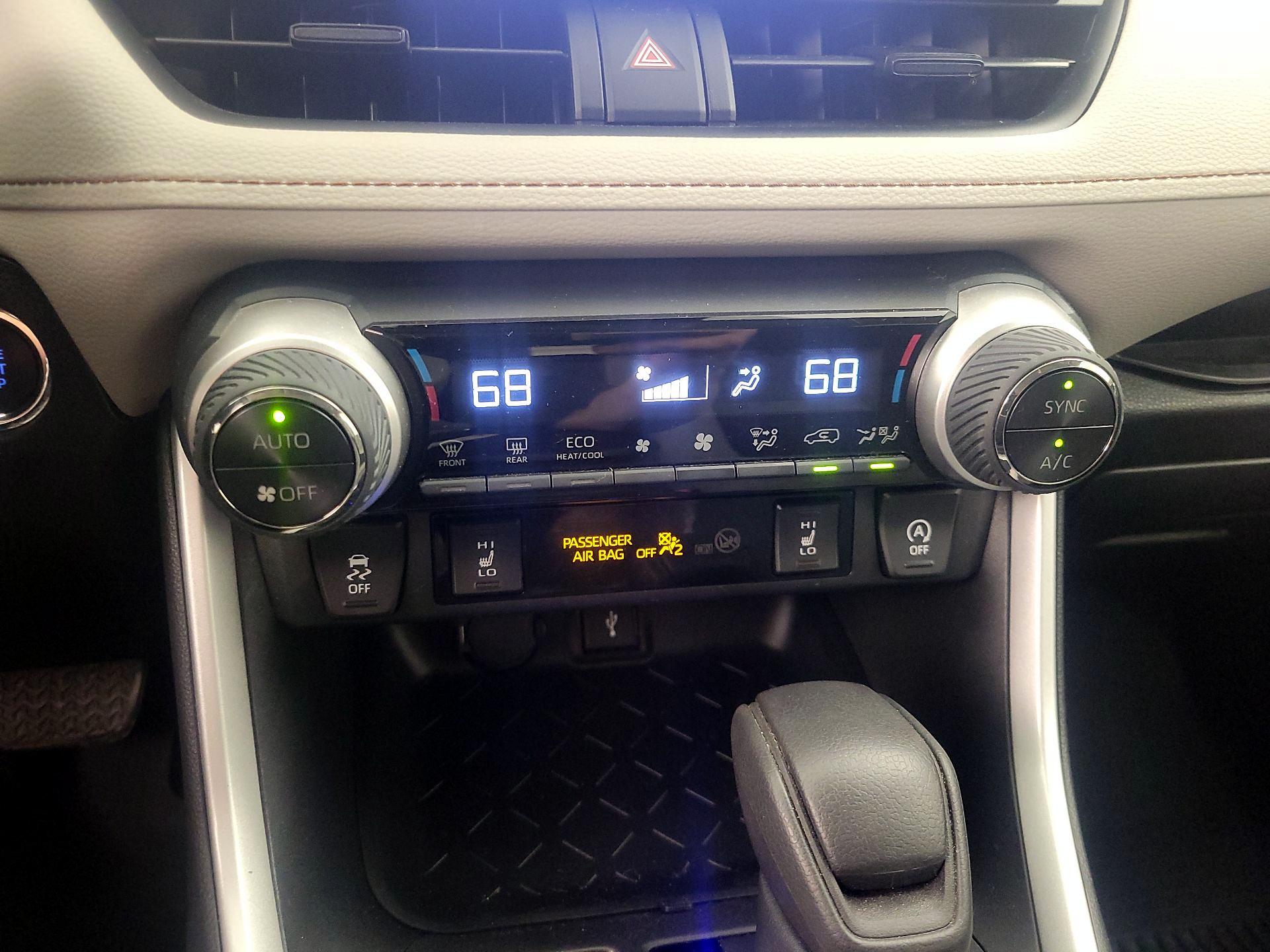 Thumbnail: 2021 Toyota RAV4 - 16