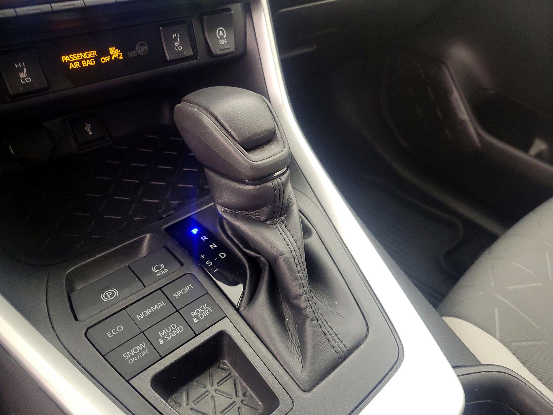 Thumbnail: 2021 Toyota RAV4 - 17