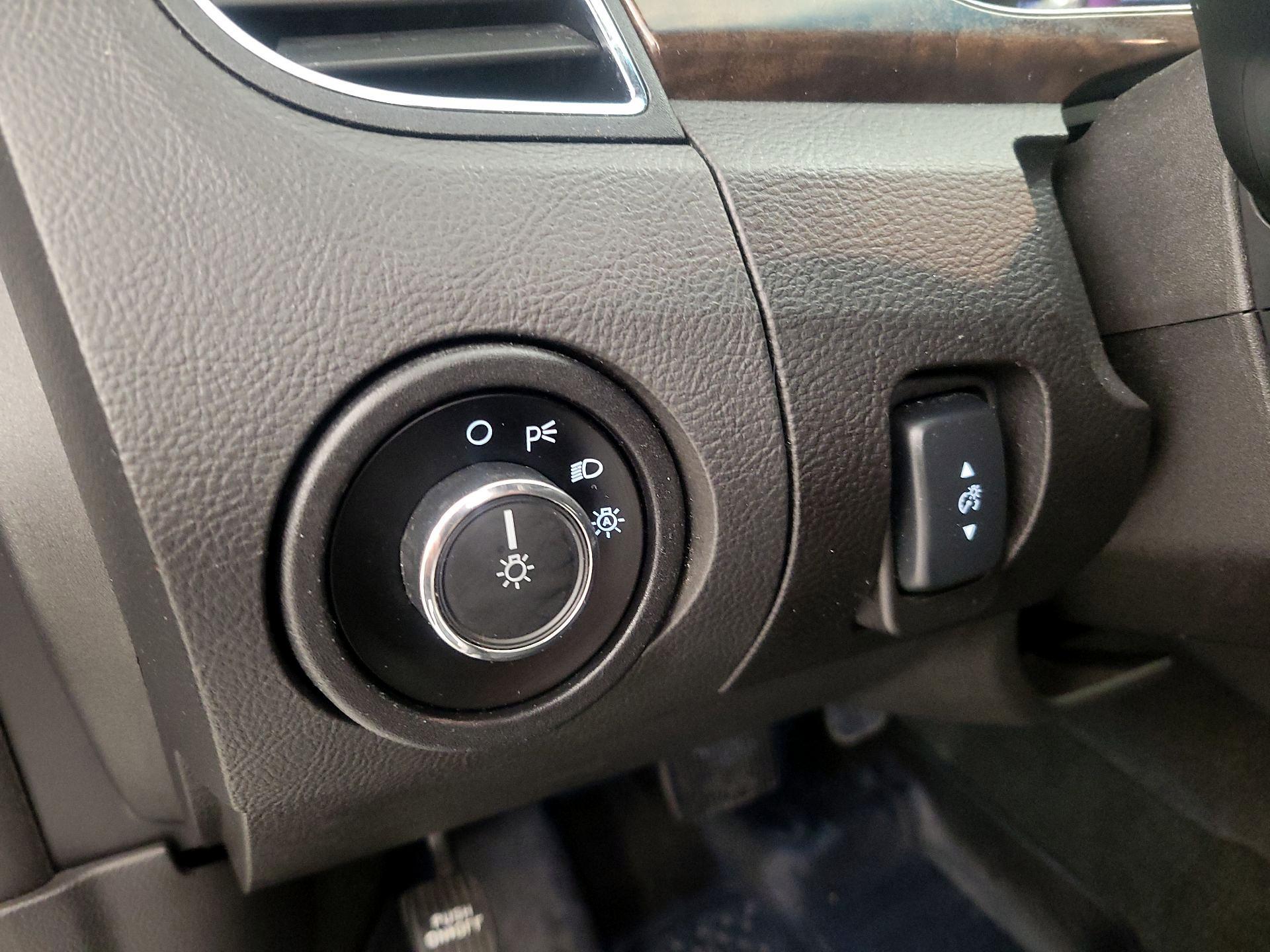 Thumbnail: 2014 Ford Taurus - 13