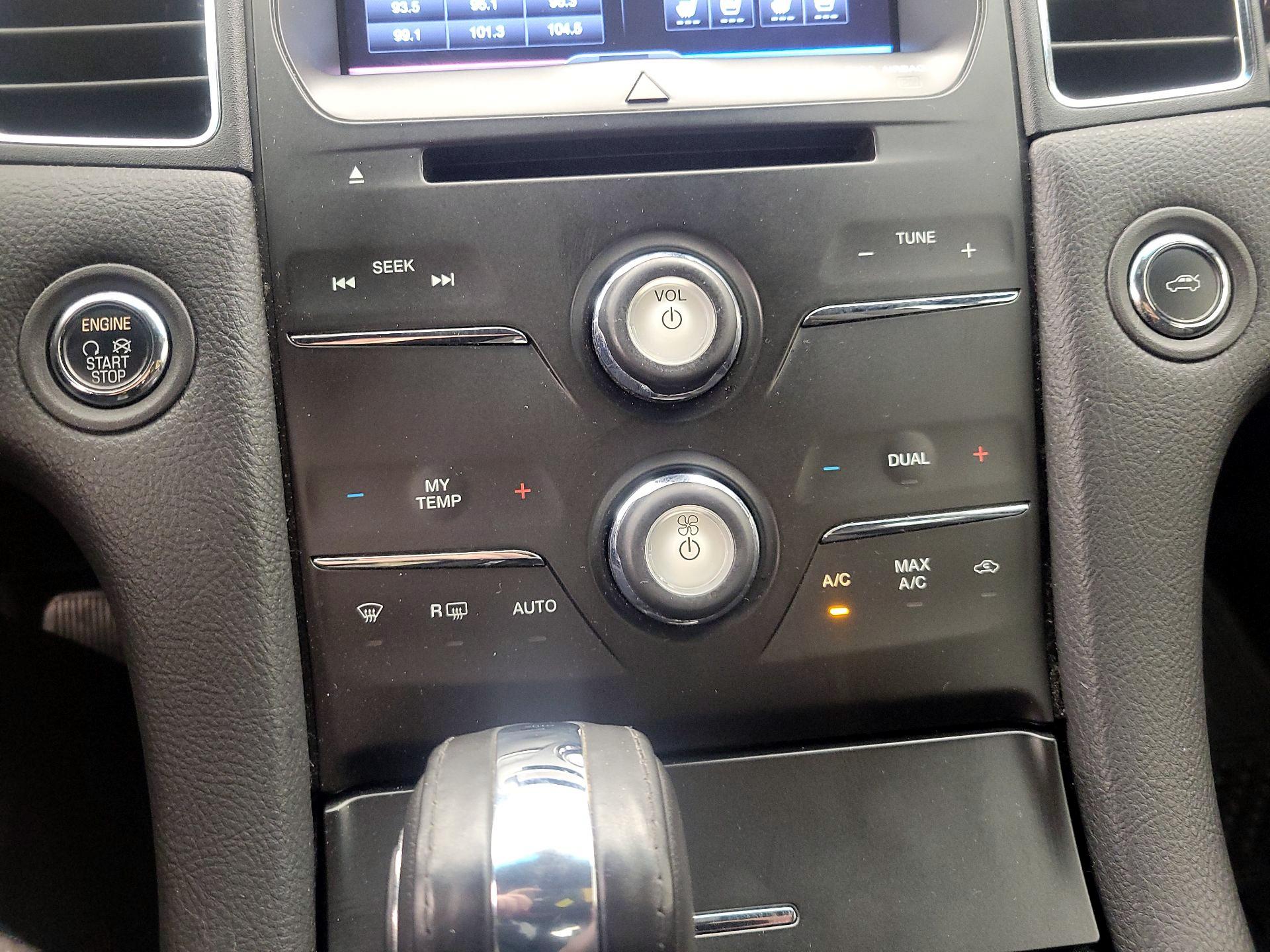 Thumbnail: 2014 Ford Taurus - 17