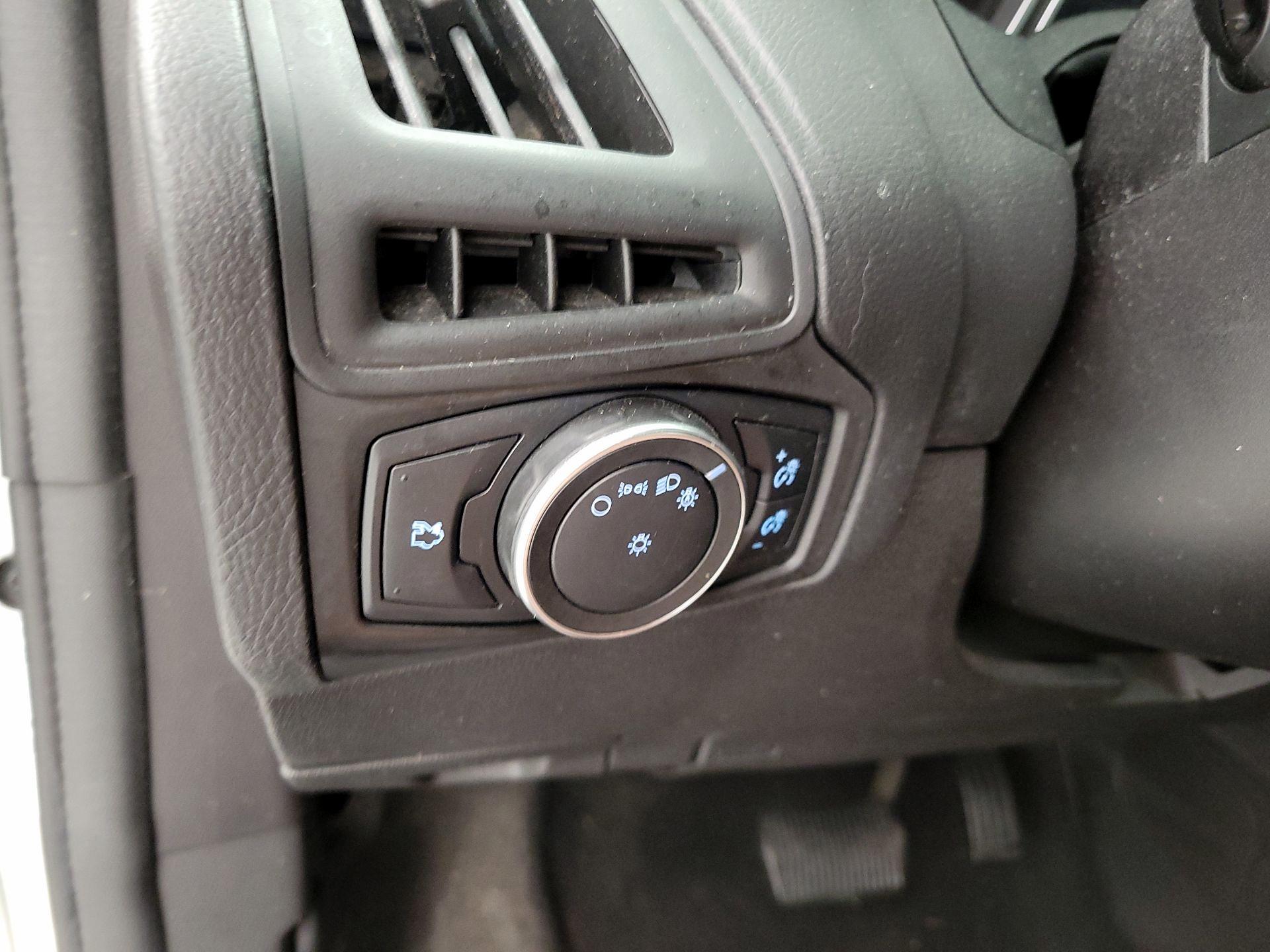 Thumbnail: 2017 Ford Focus - 13