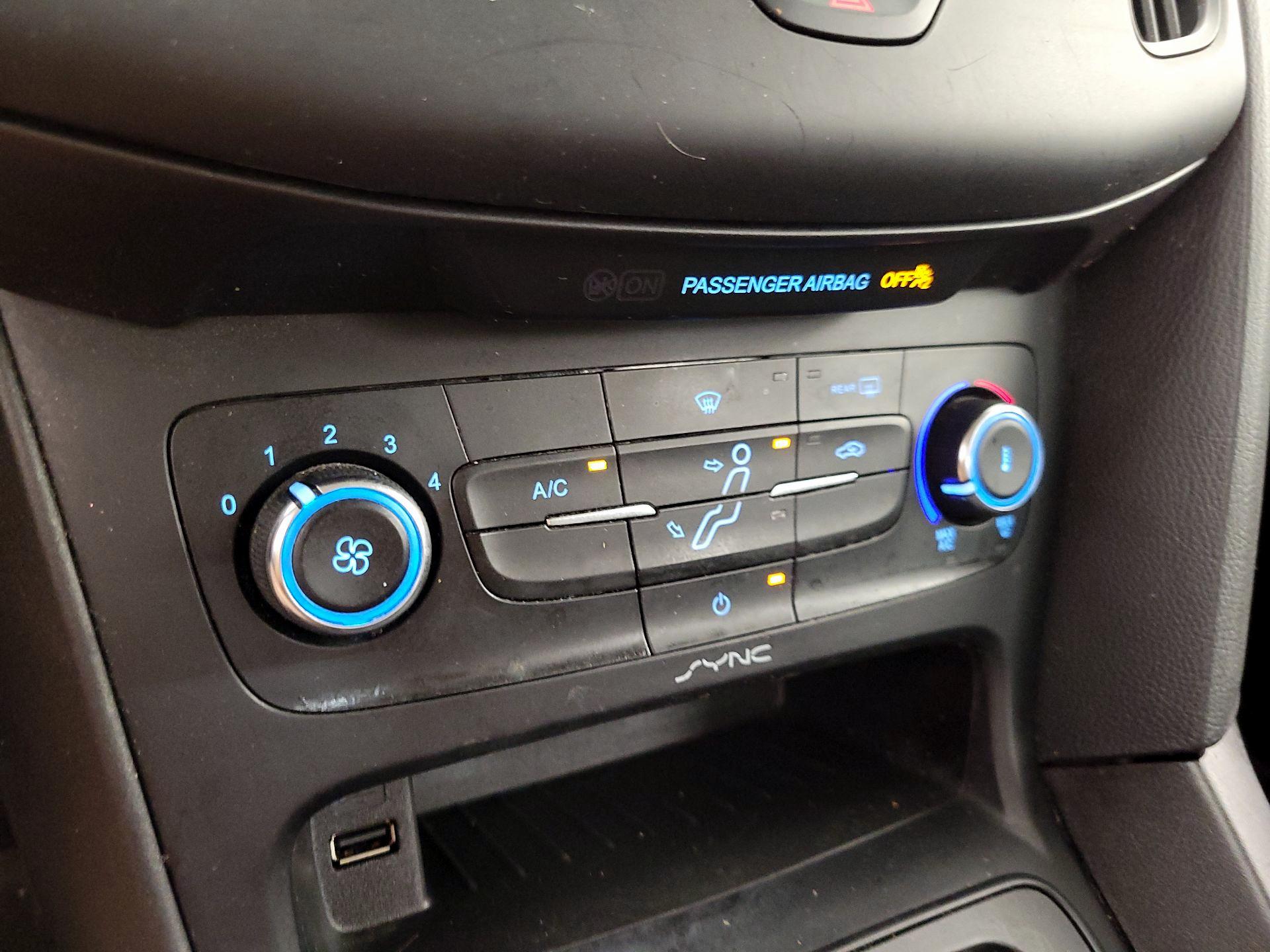 Thumbnail: 2017 Ford Focus - 16