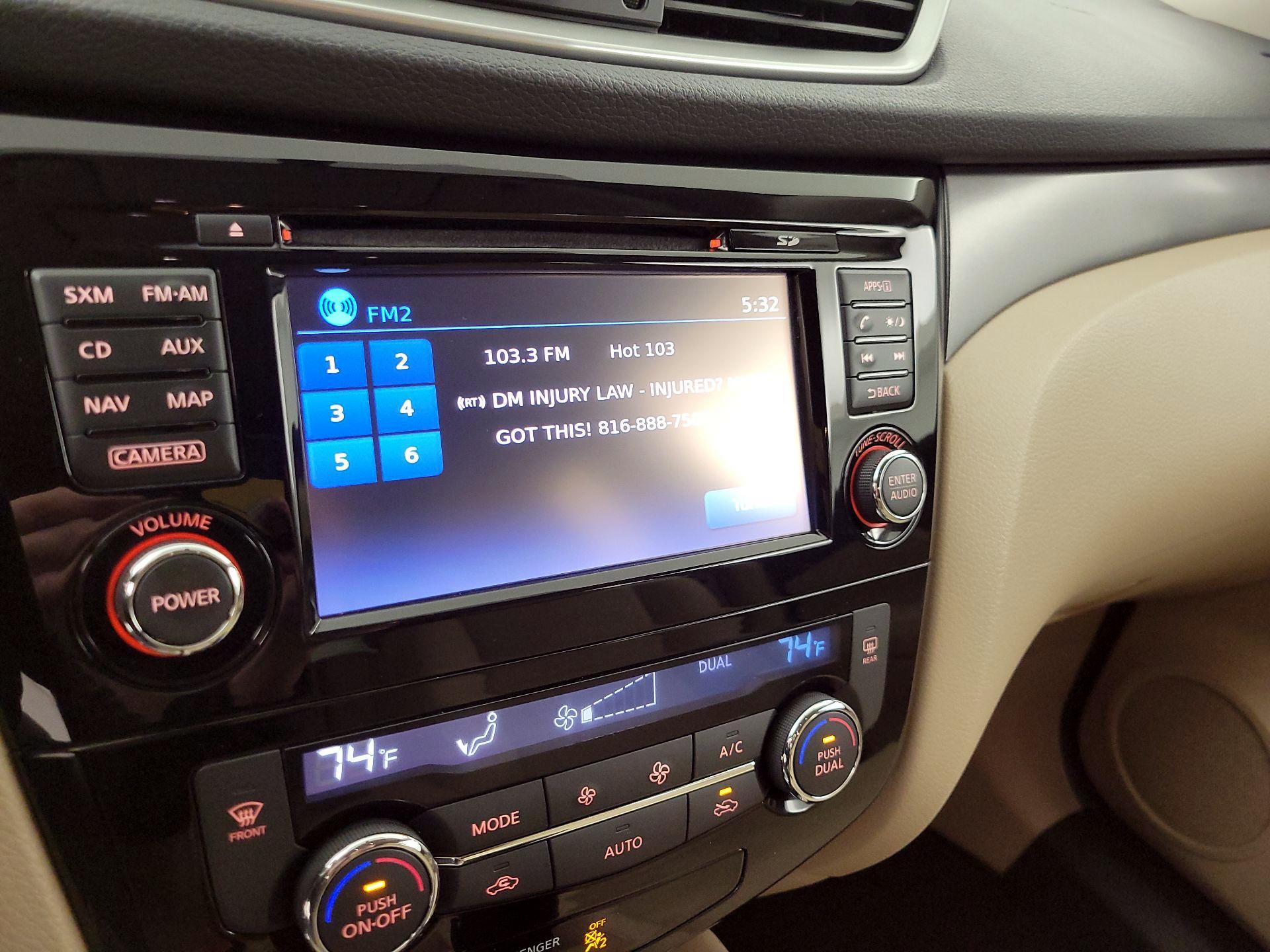 Thumbnail: 2016 Nissan Rogue - 16