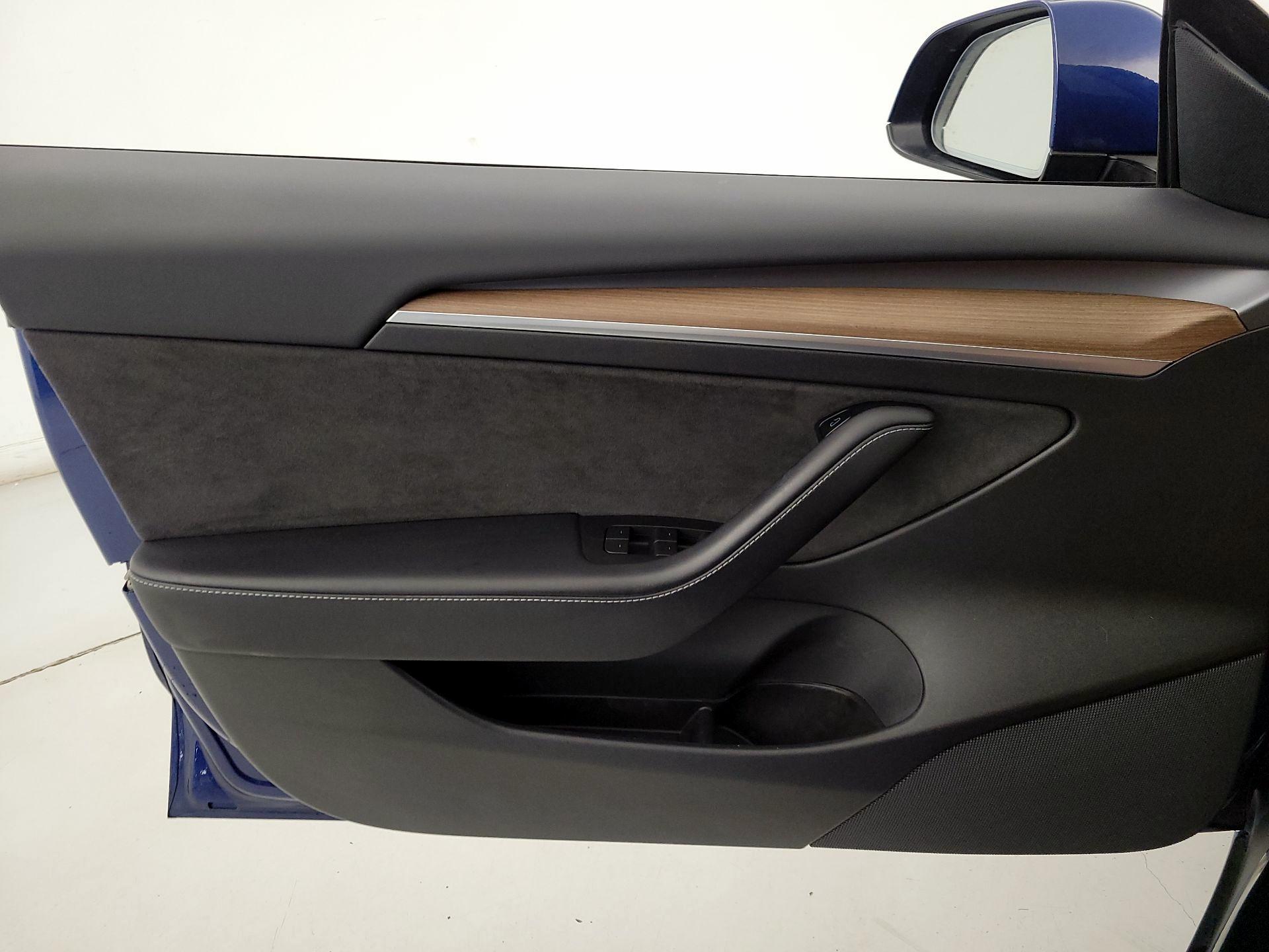 Thumbnail: 2021 Tesla Model 3 - 12