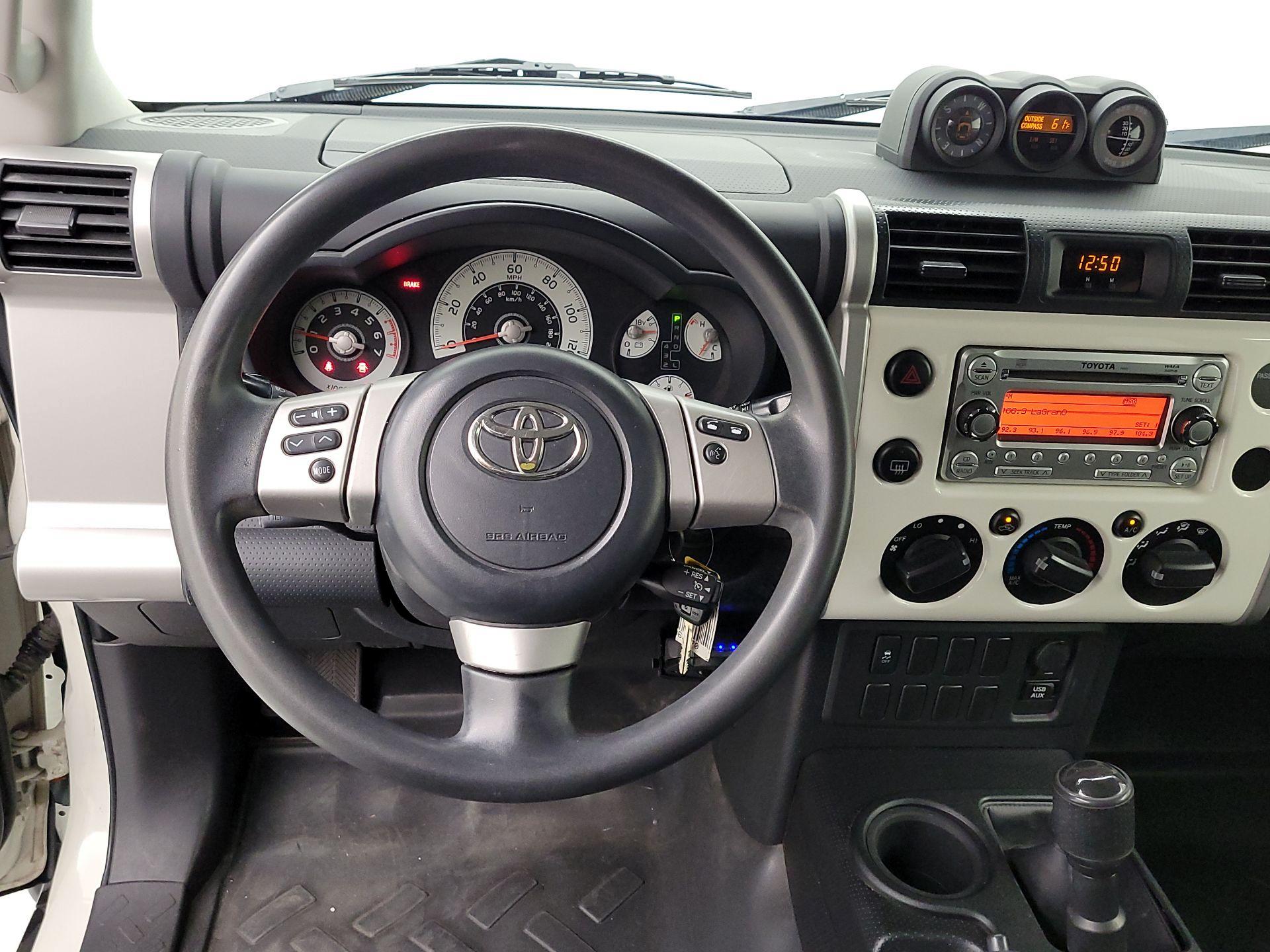Thumbnail: 2014 Toyota FJ Cruiser - 10