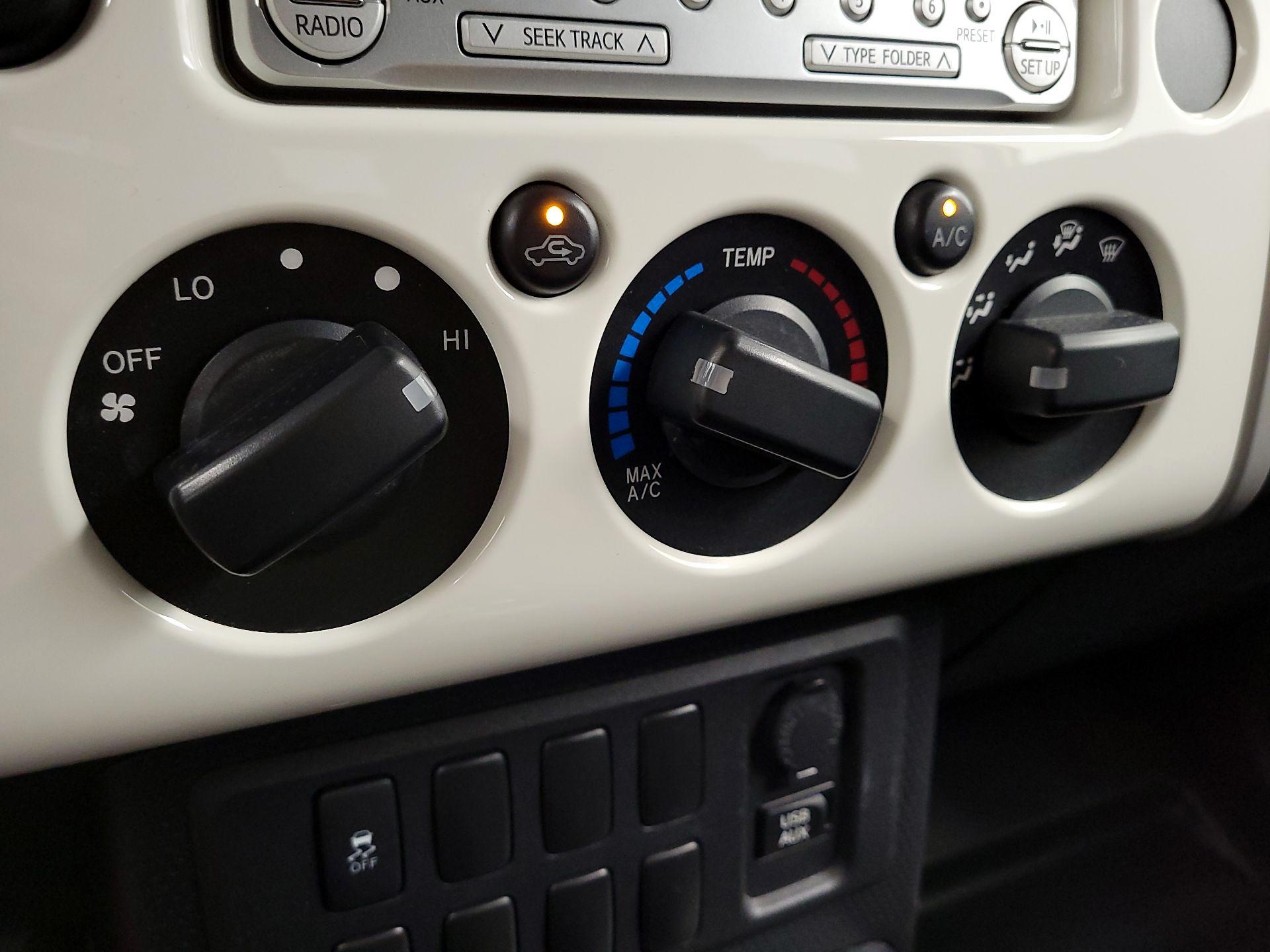 Thumbnail: 2014 Toyota FJ Cruiser - 16