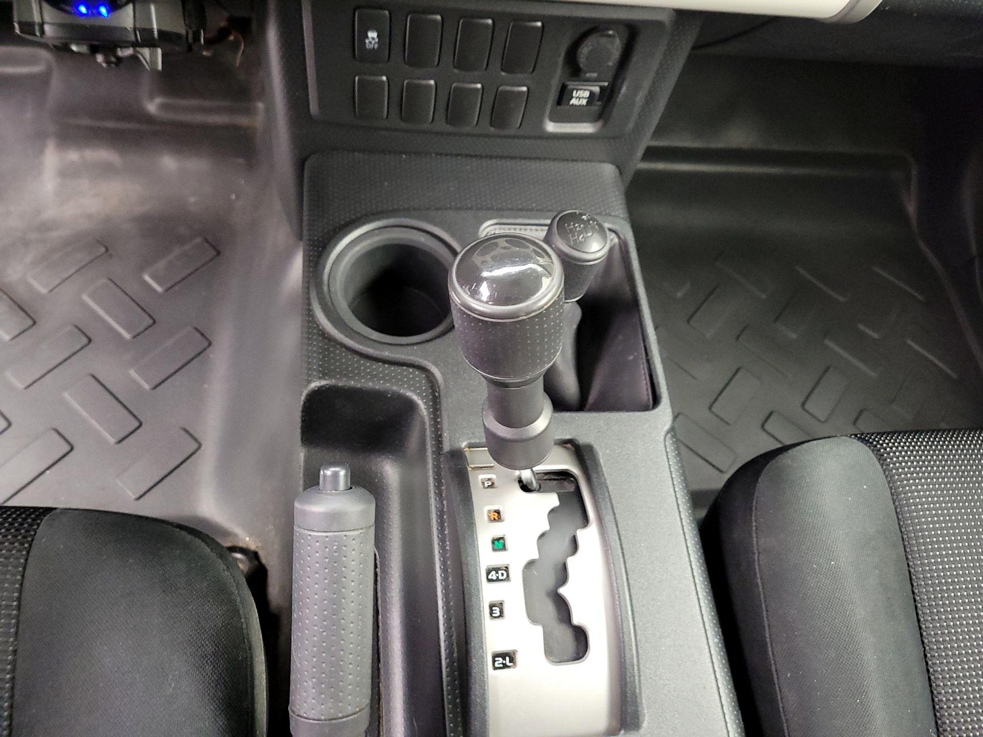 Thumbnail: 2014 Toyota FJ Cruiser - 17