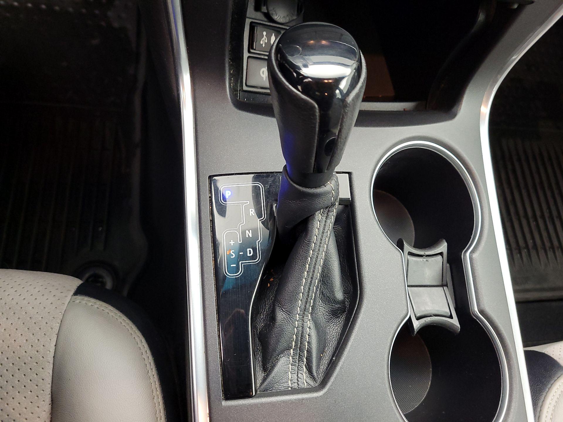 Thumbnail: 2015 Toyota Camry - 18