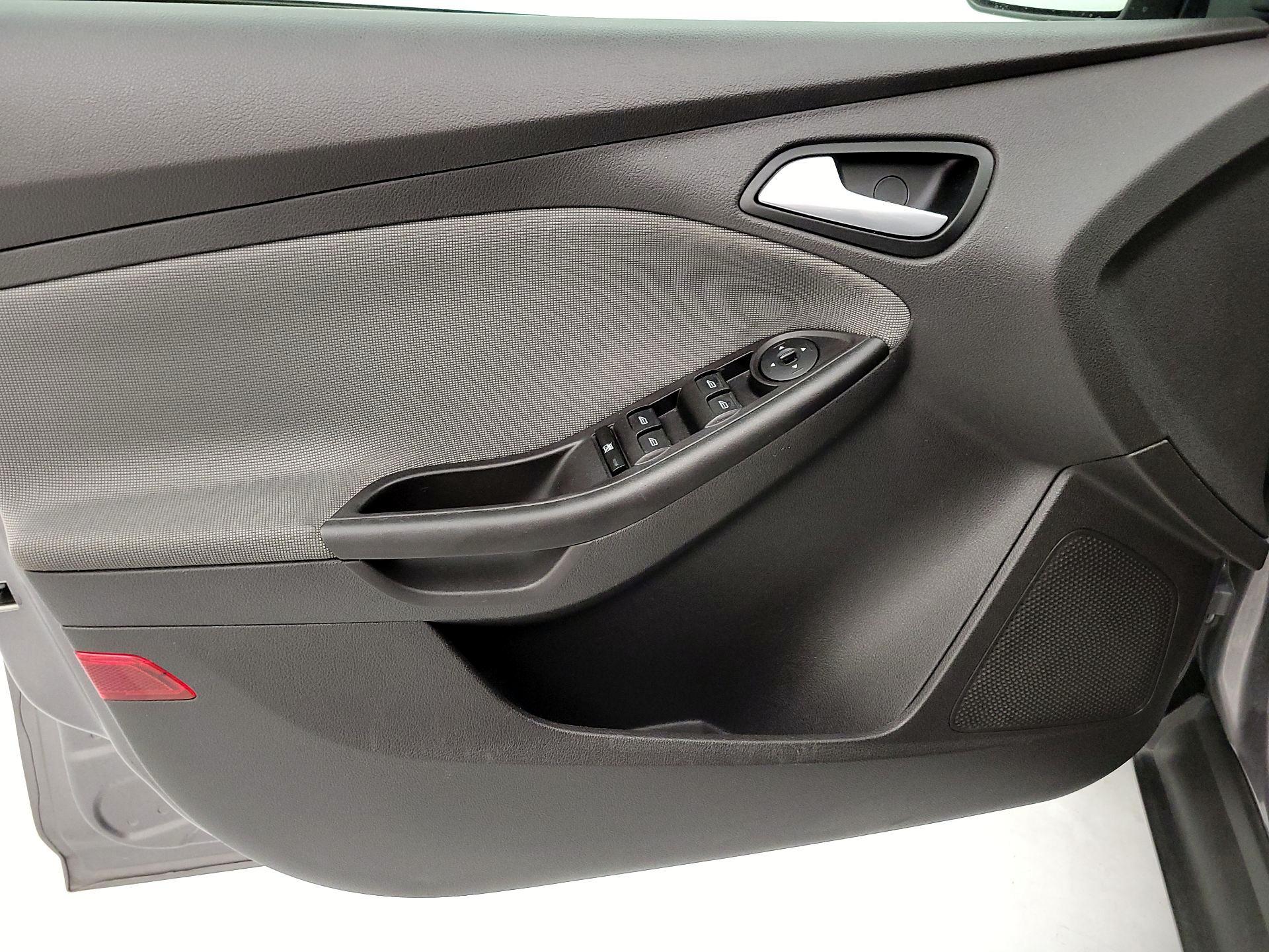 Thumbnail: 2014 Ford Focus - 12