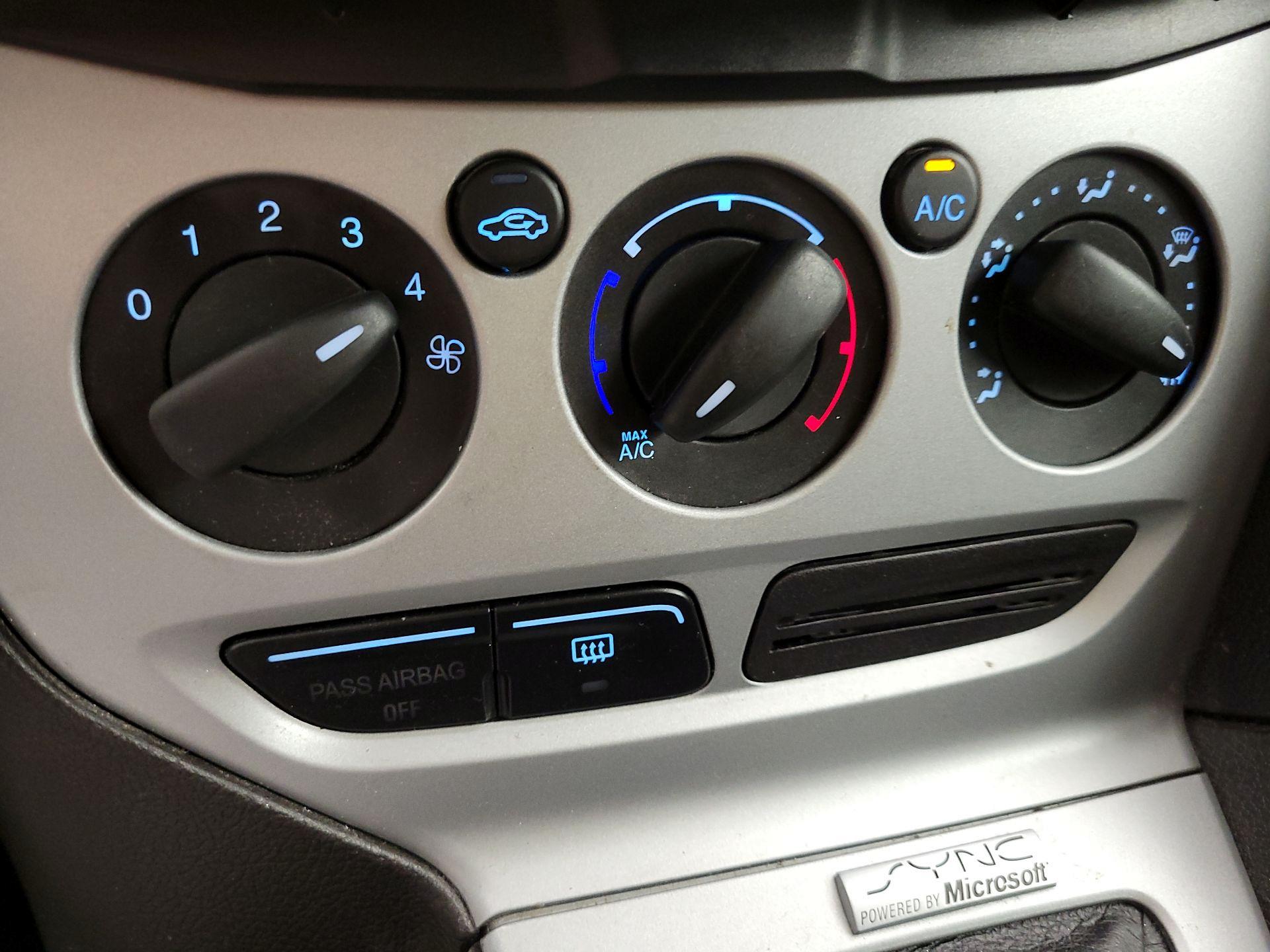 Thumbnail: 2014 Ford Focus - 15