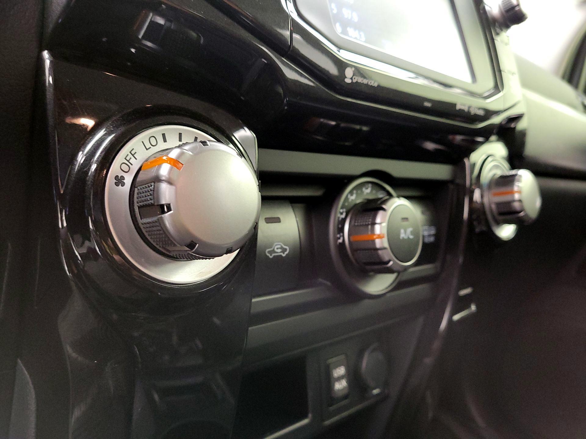 Thumbnail: 2019 Toyota 4Runner - 17