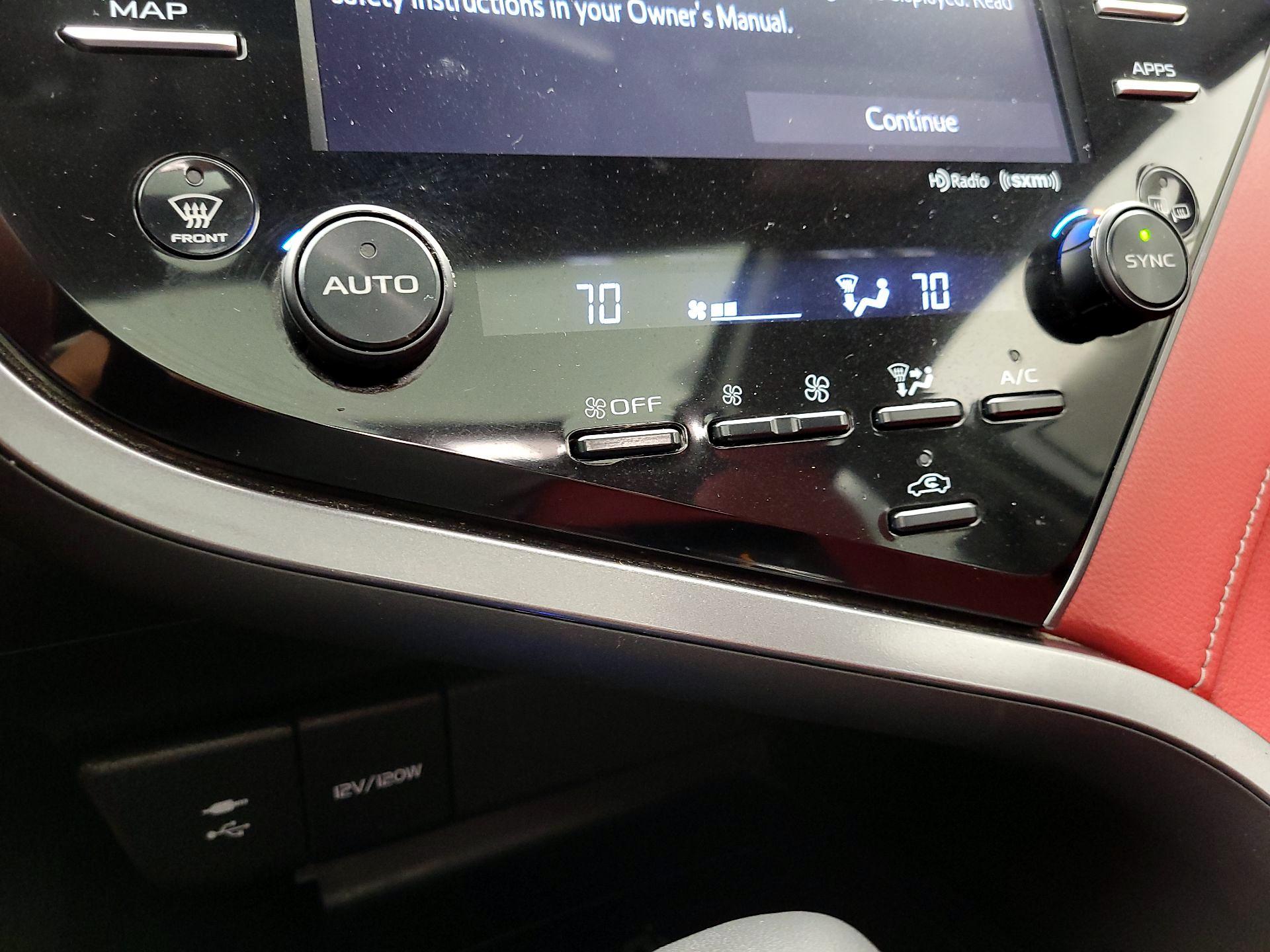 Thumbnail: 2019 Toyota Camry - 17