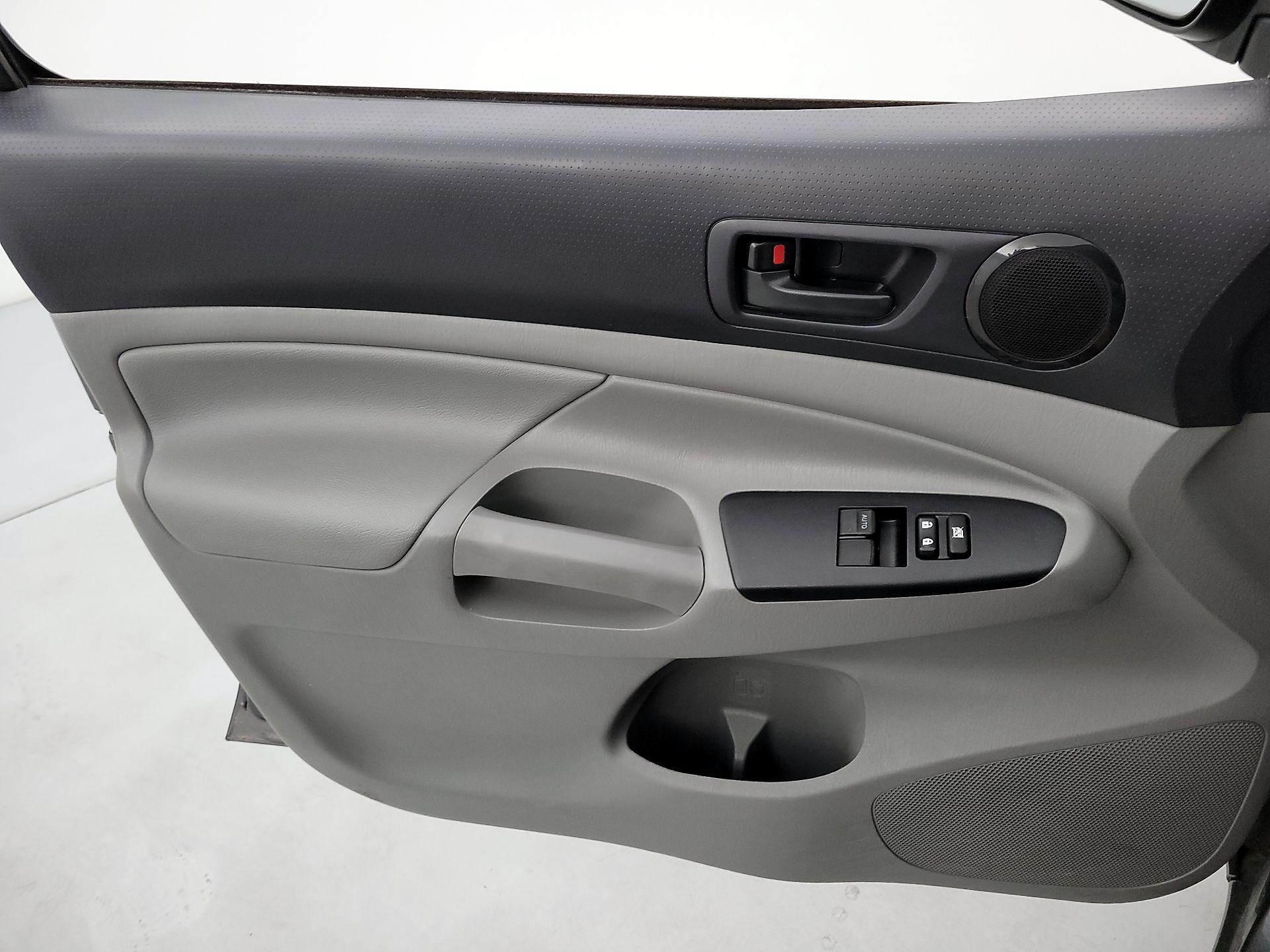 Thumbnail: 2014 Toyota Tacoma - 12