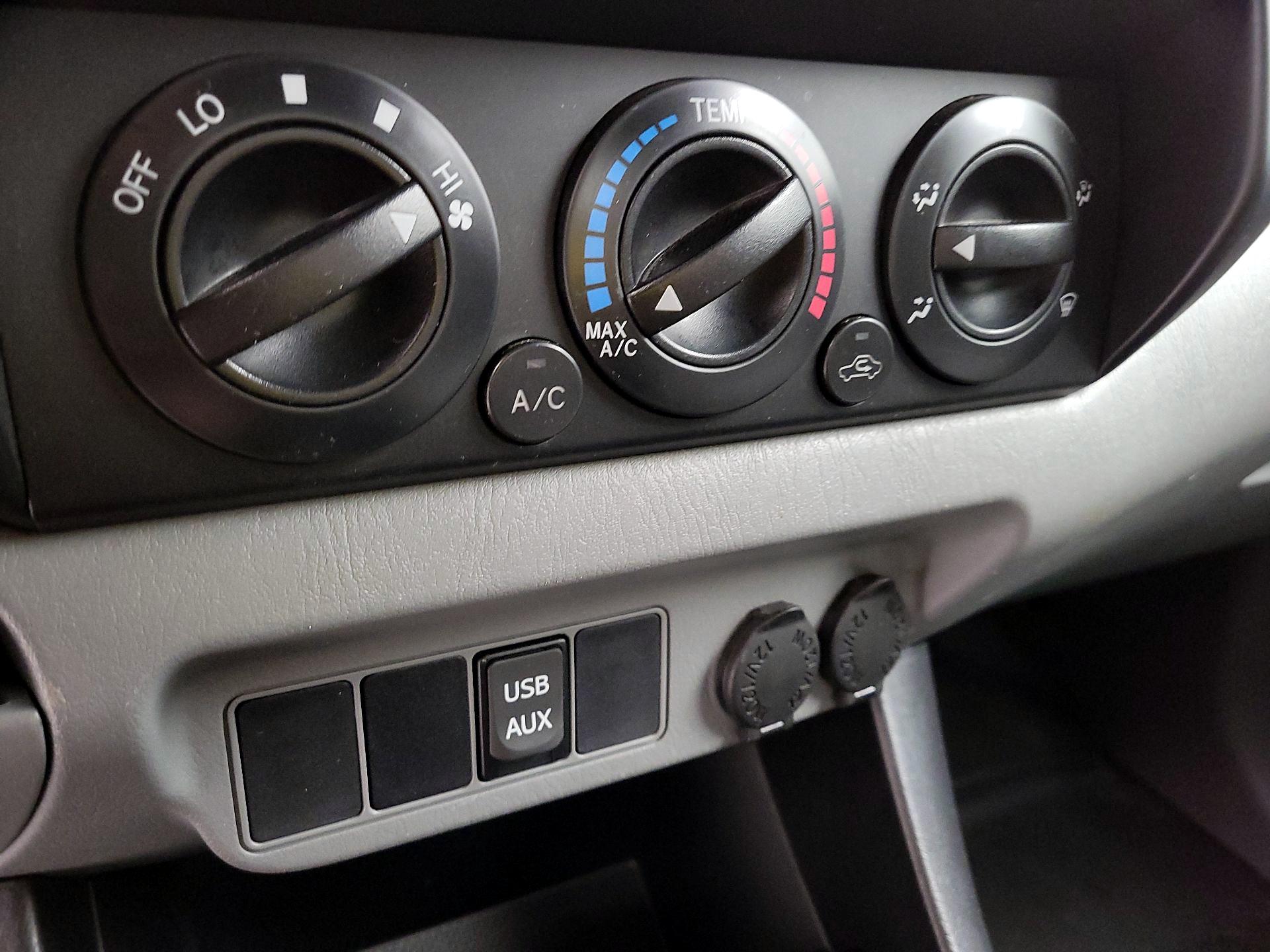 Thumbnail: 2014 Toyota Tacoma - 15