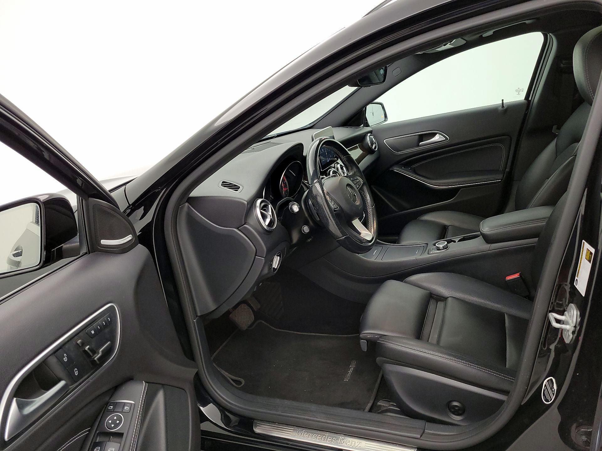 Thumbnail: 2016 Mercedes-Benz GLA - 11