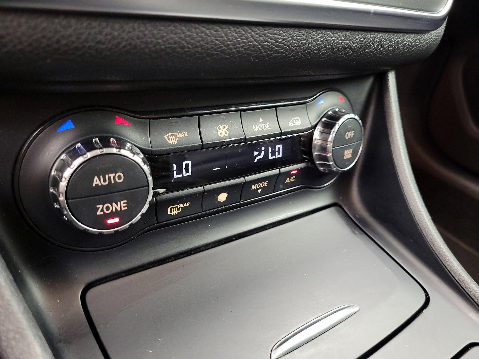 Thumbnail: 2016 Mercedes-Benz GLA - 17