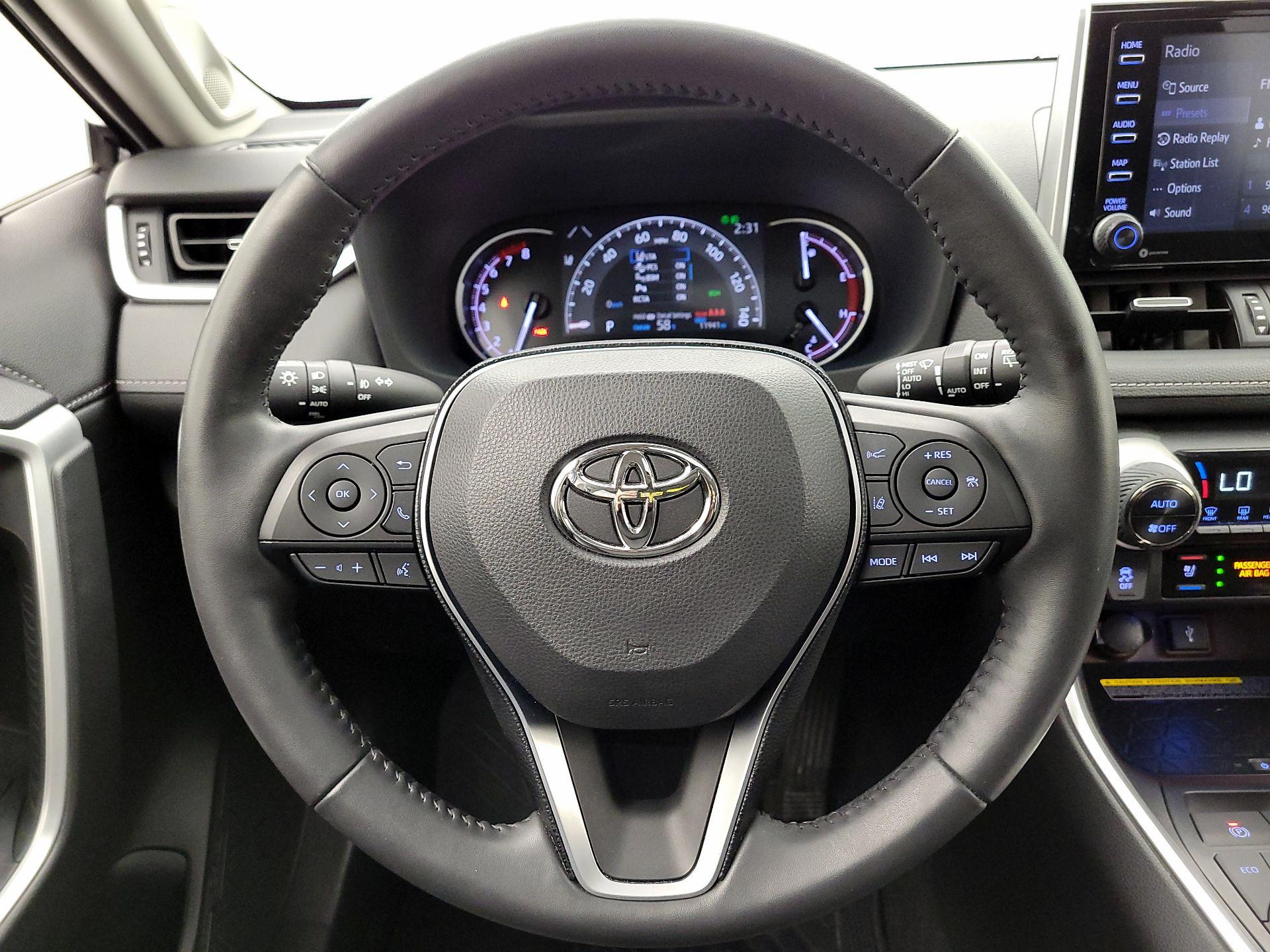Thumbnail: 2020 Toyota RAV4 - 10
