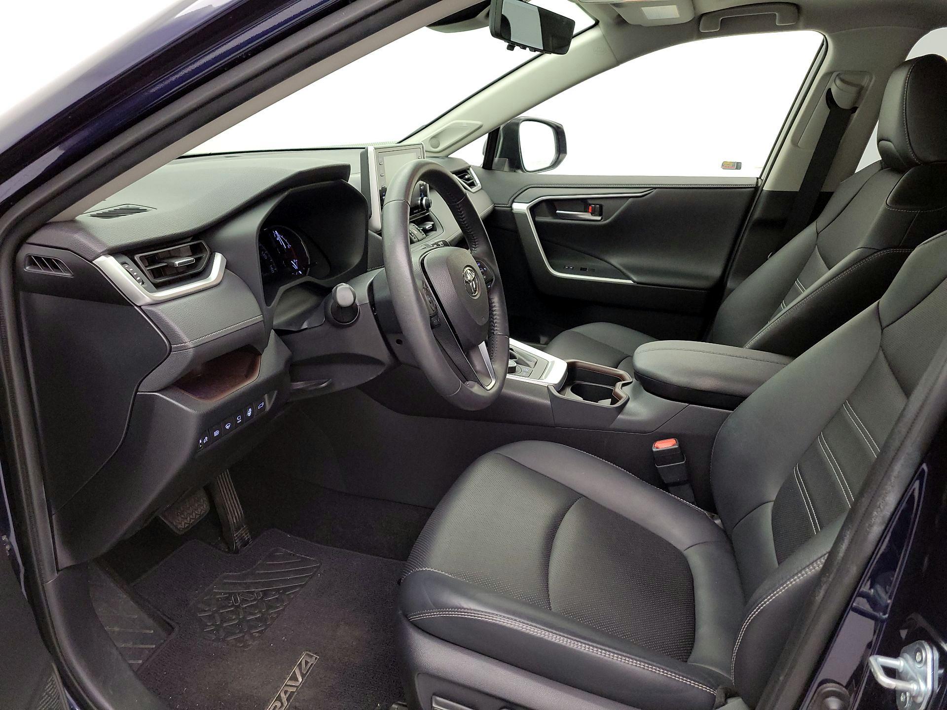Thumbnail: 2020 Toyota RAV4 - 11