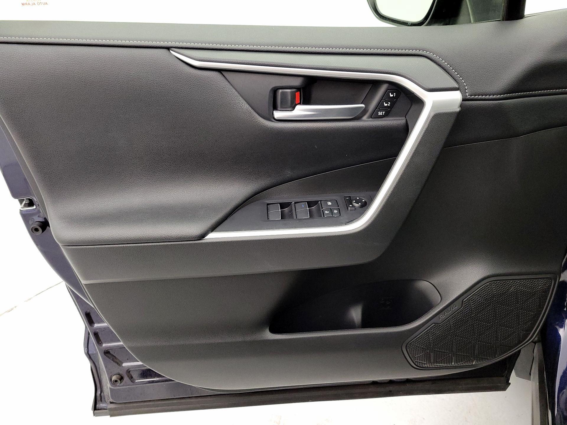 Thumbnail: 2020 Toyota RAV4 - 12