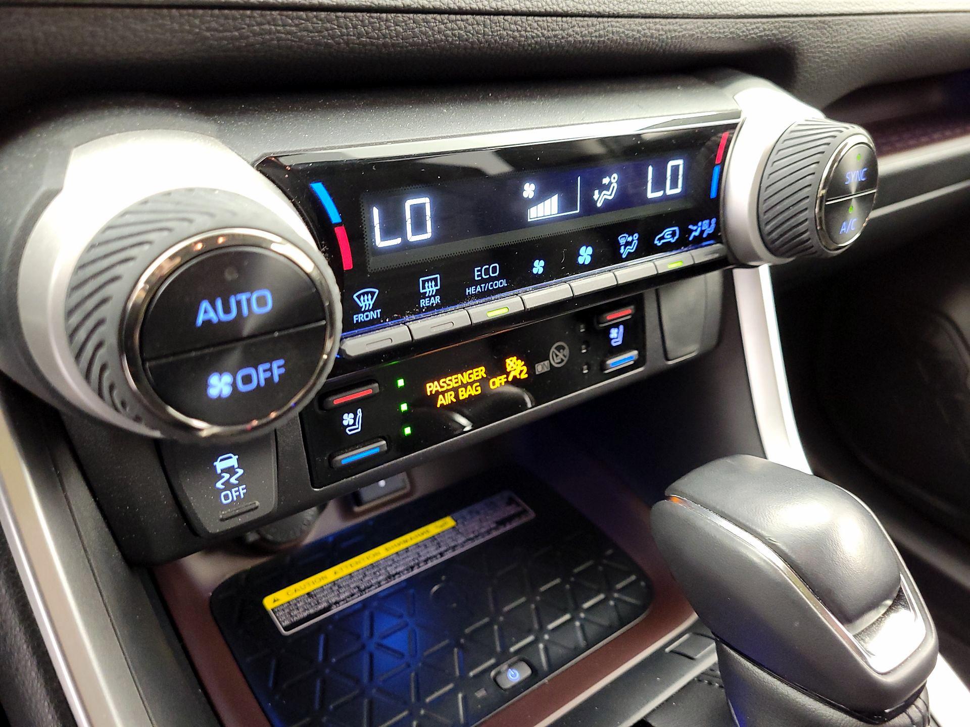 Thumbnail: 2020 Toyota RAV4 - 17