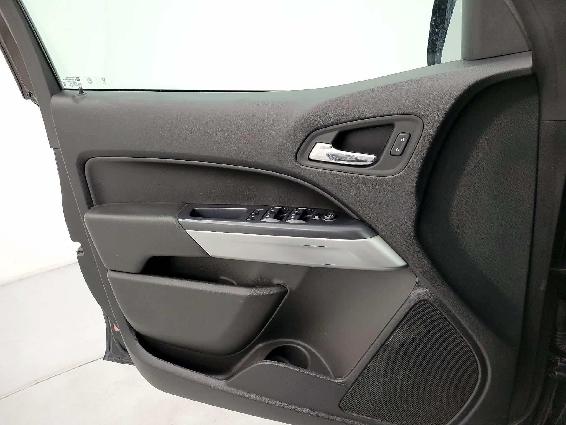 Thumbnail: 2022 Chevrolet Colorado - 12