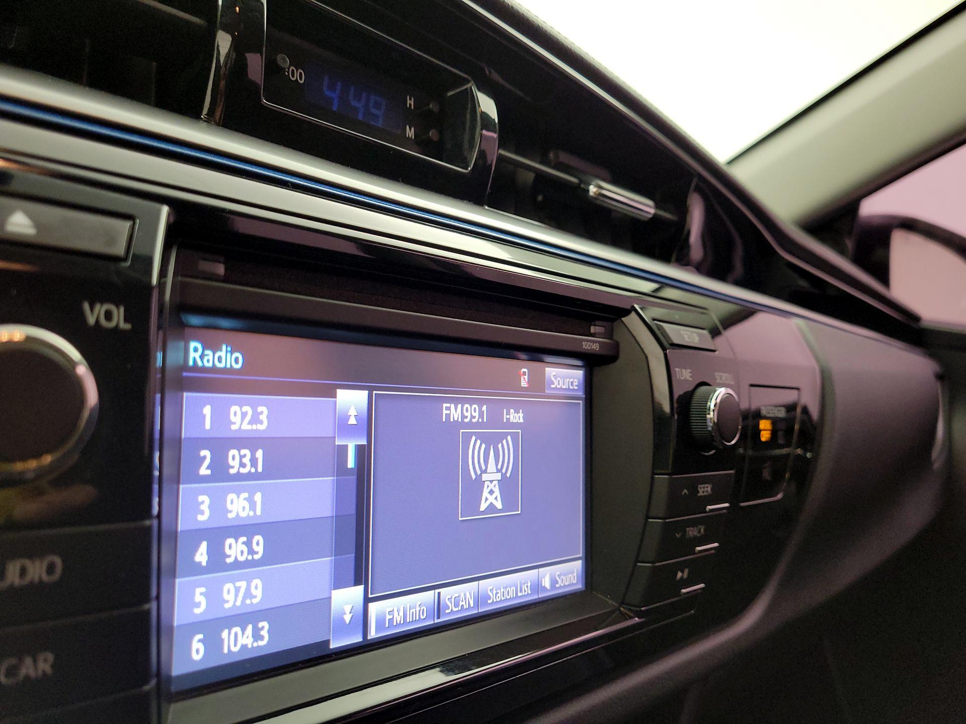 Thumbnail: 2015 Toyota Corolla - 15