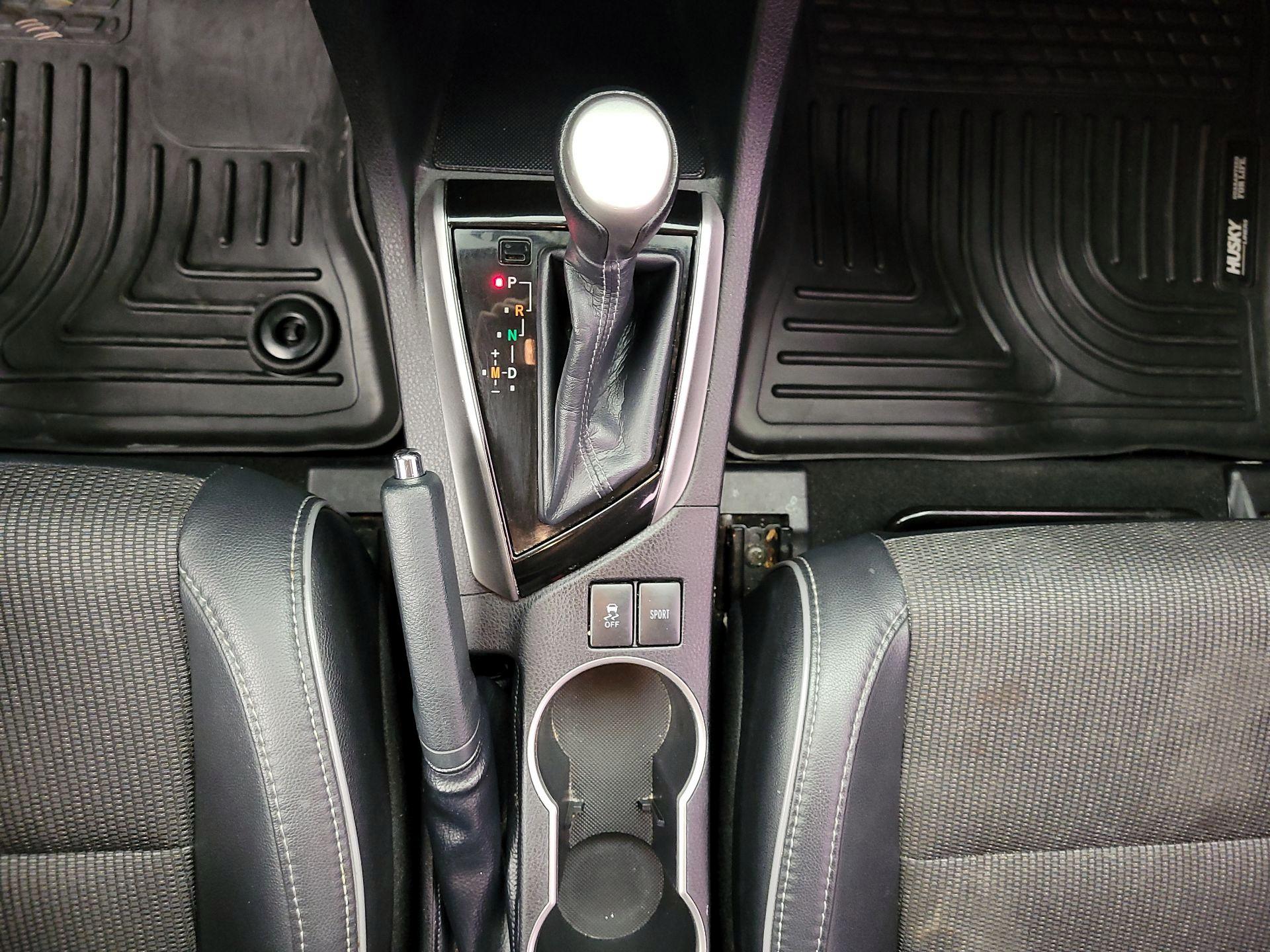 Thumbnail: 2015 Toyota Corolla - 17
