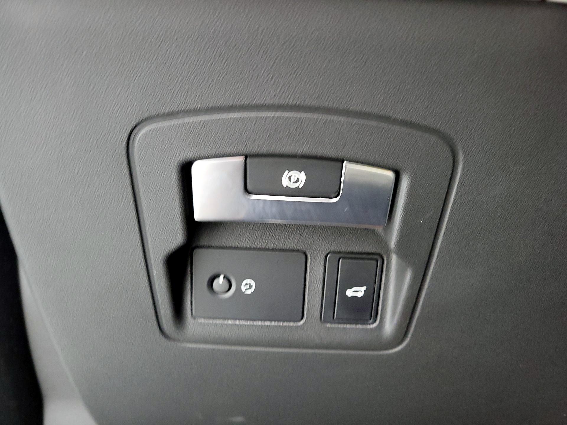 Thumbnail: 2020 Land Rover Range Rover Velar - 13