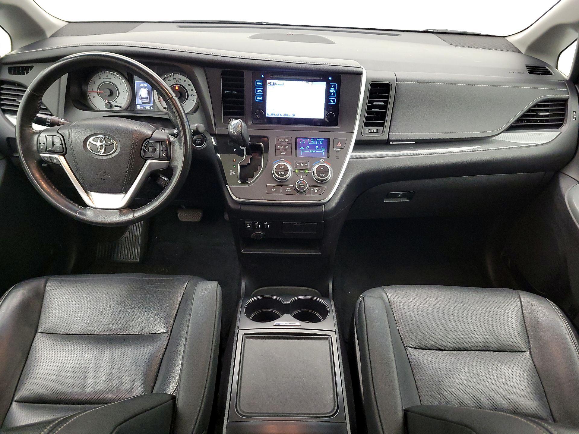 Thumbnail: 2017 Toyota Sienna - 9