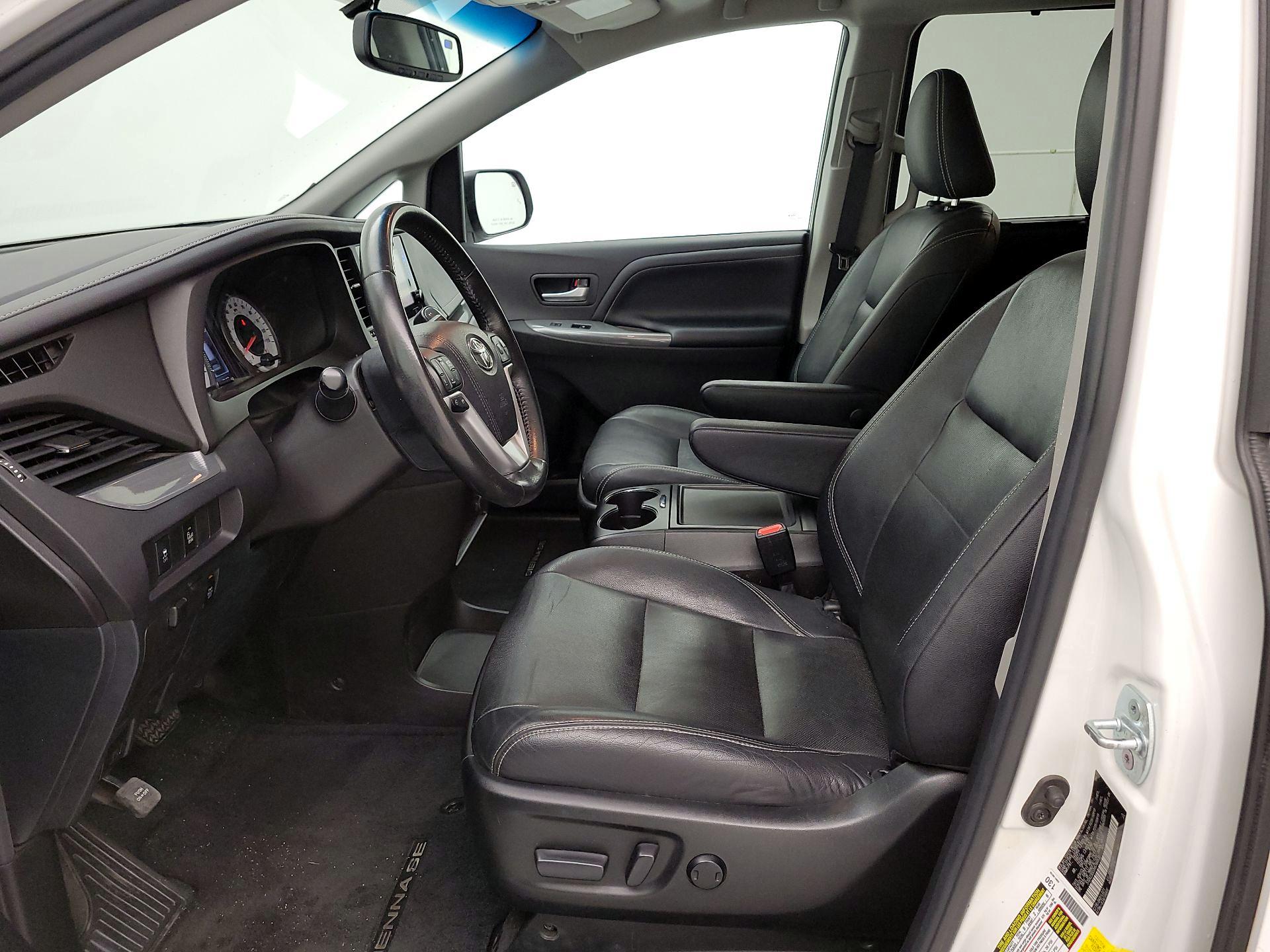 Thumbnail: 2017 Toyota Sienna - 11