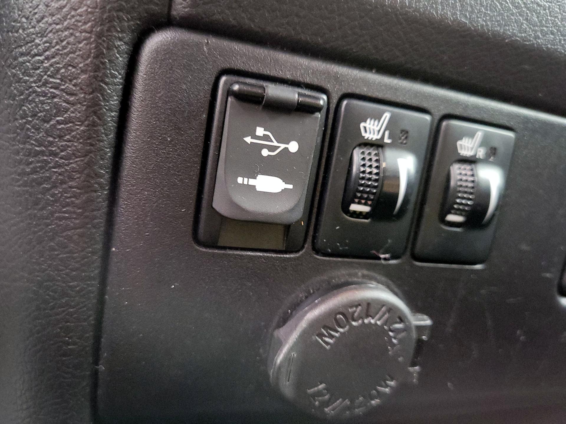 Thumbnail: 2017 Toyota Sienna - 19