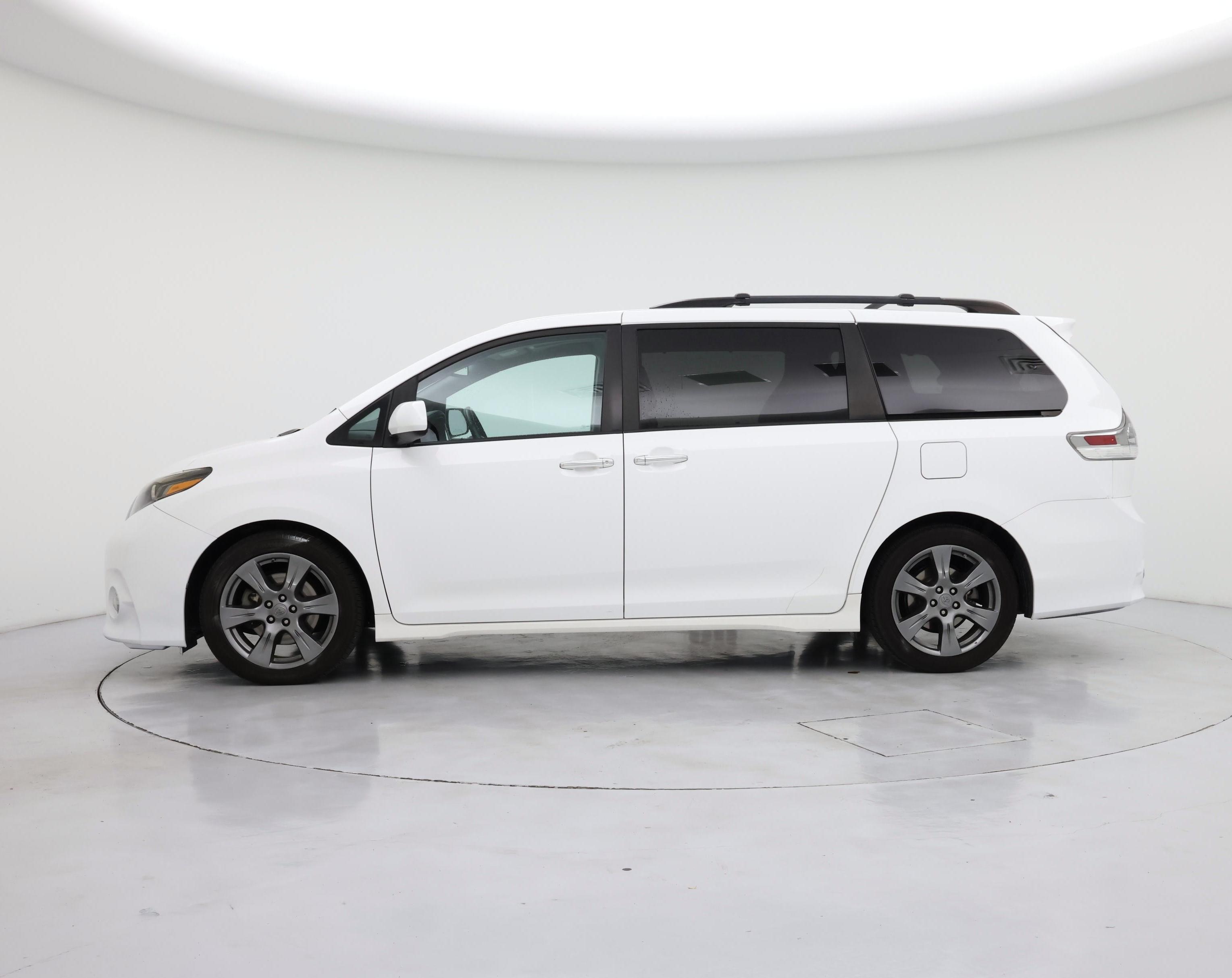 Thumbnail: 2017 Toyota Sienna - 3
