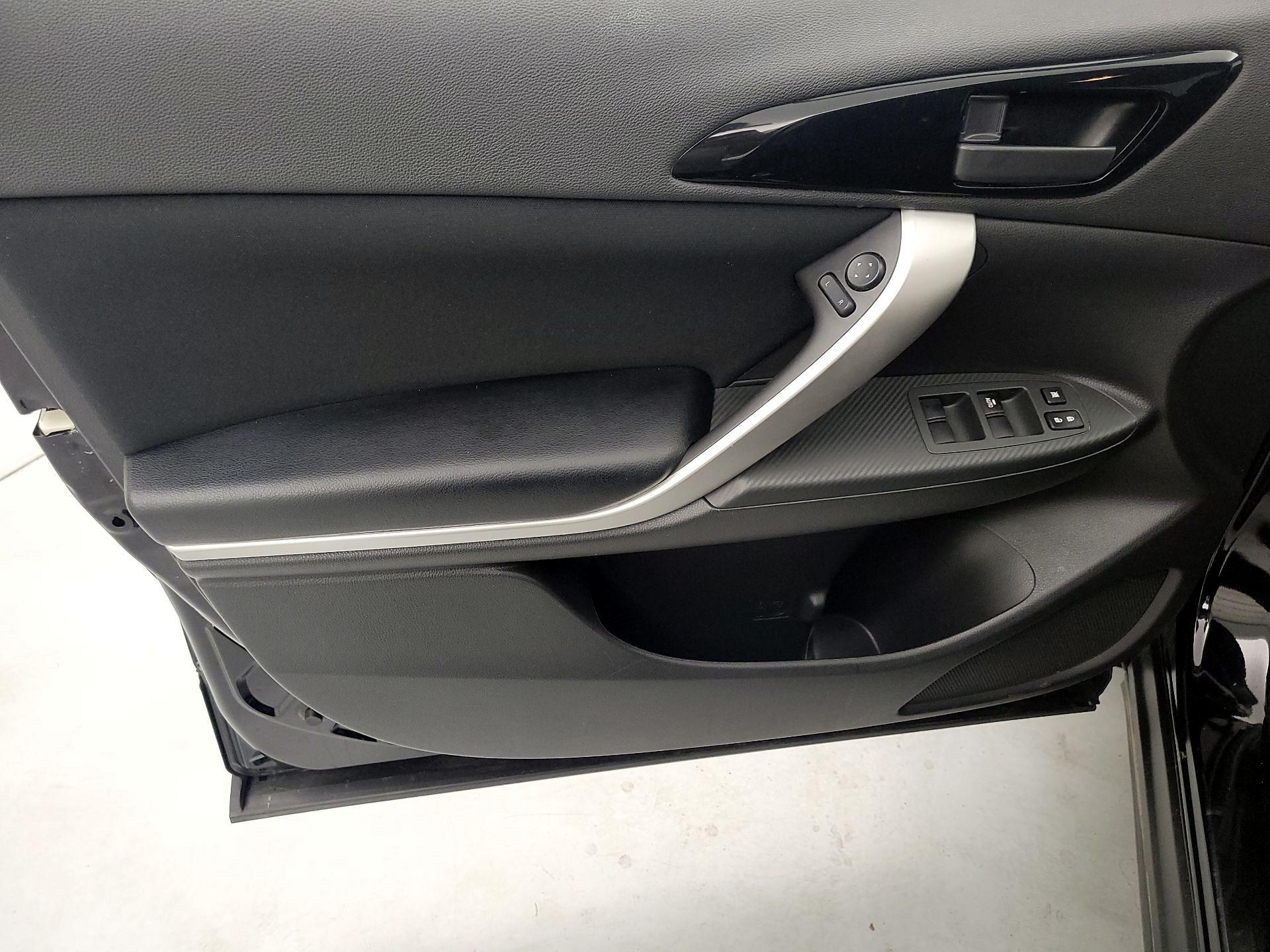 Thumbnail: 2022 Mitsubishi Eclipse Cross - 12