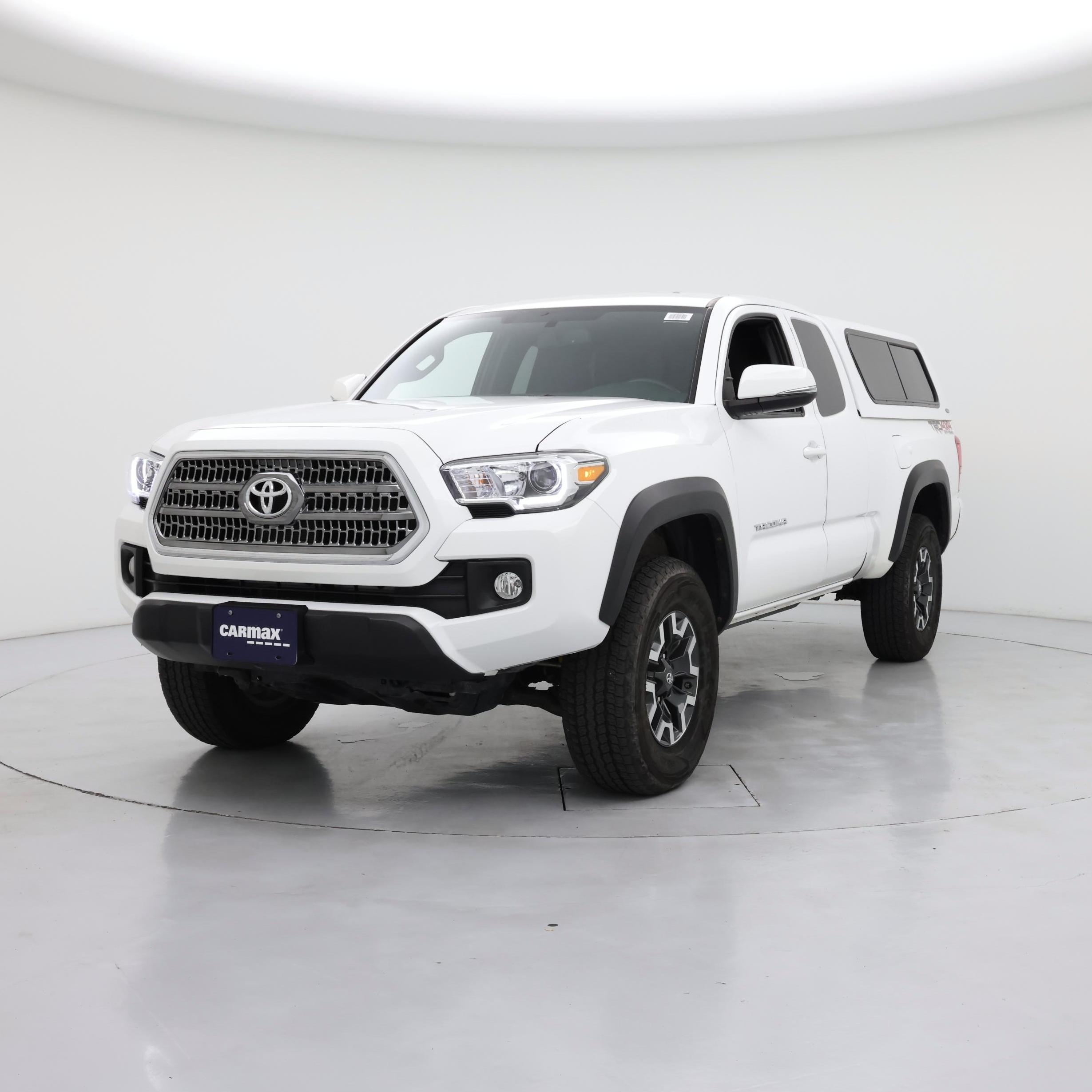 Thumbnail: 2017 Toyota Tacoma - 4