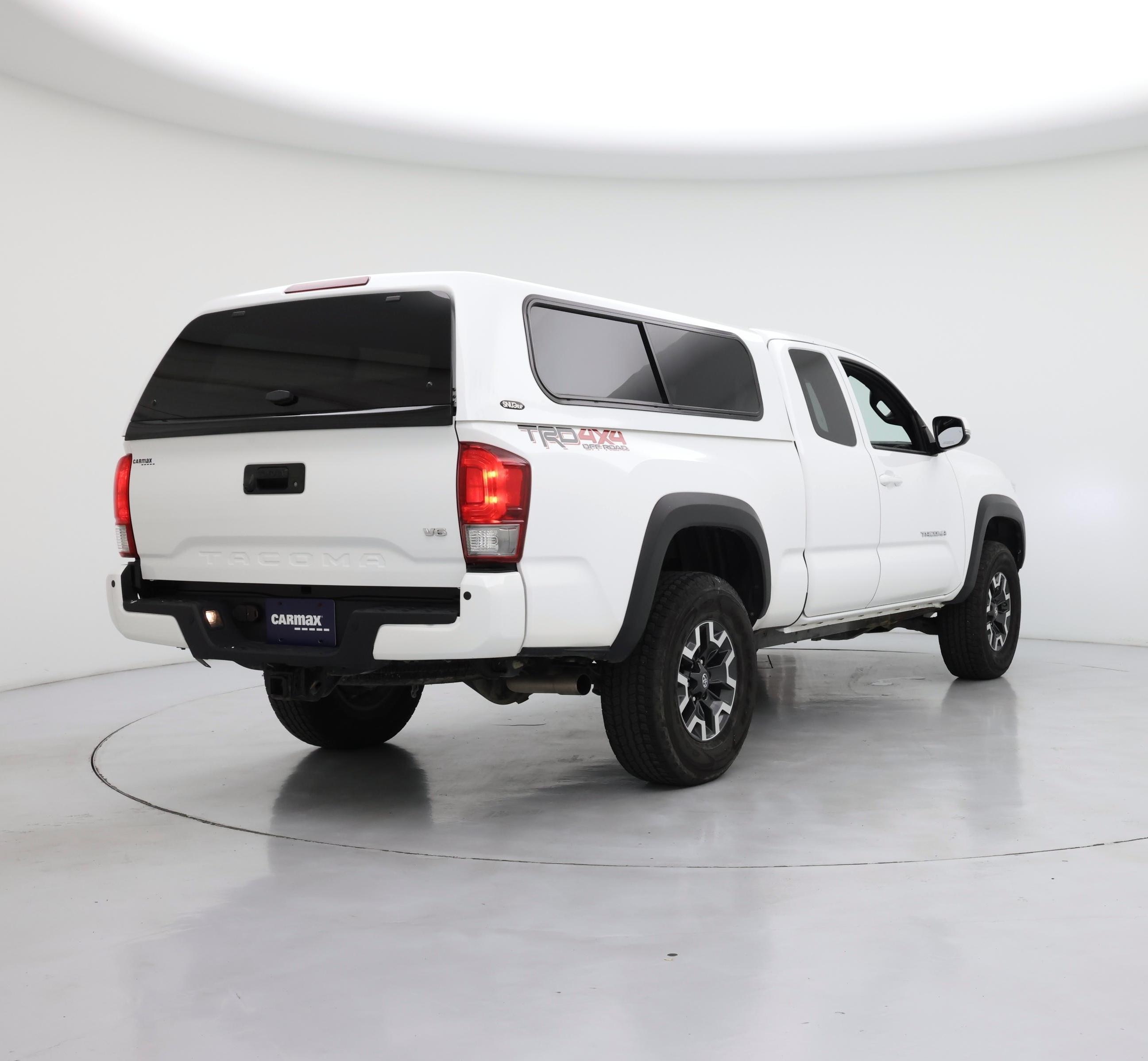 Thumbnail: 2017 Toyota Tacoma - 8