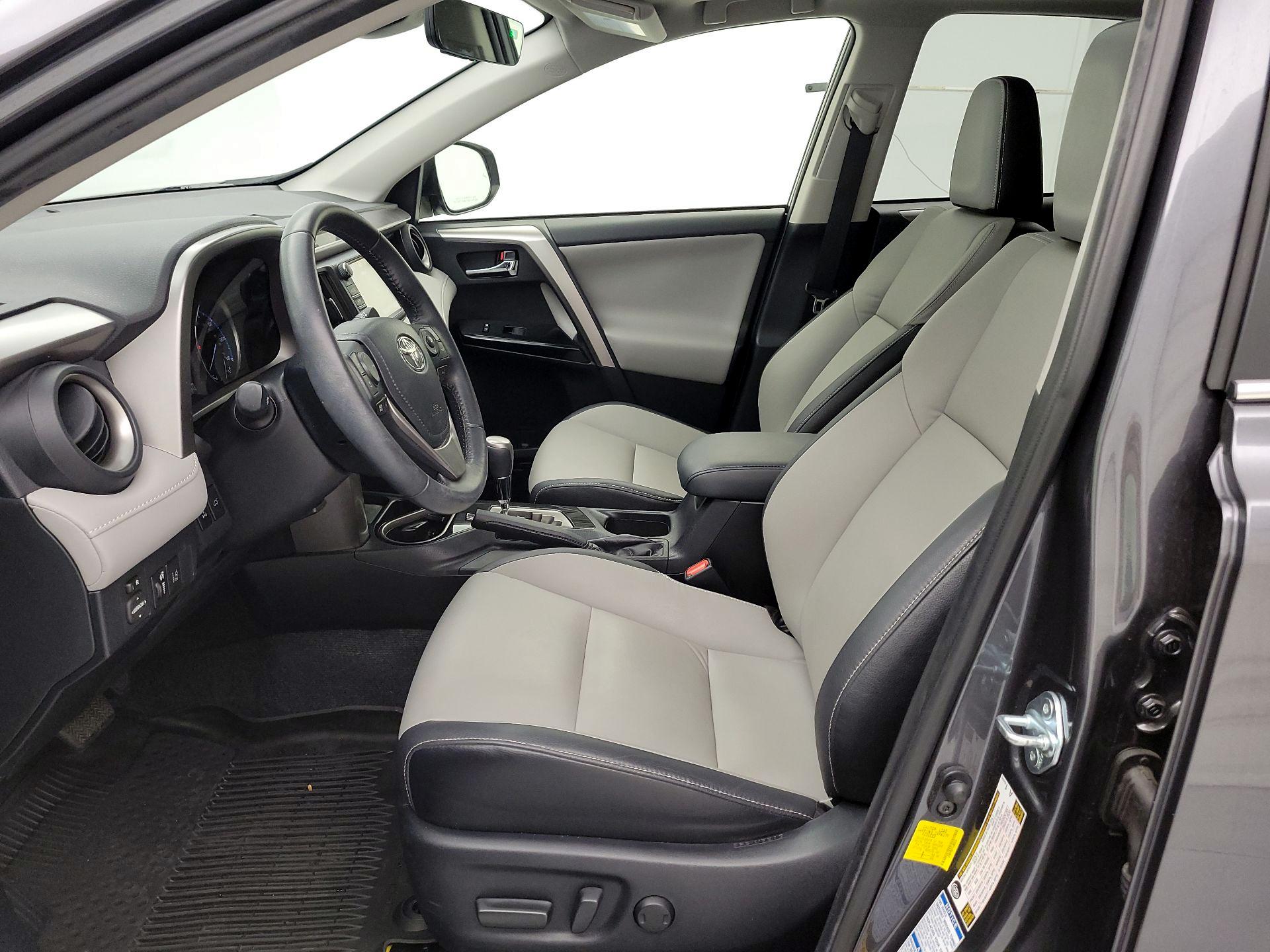 Thumbnail: 2016 Toyota RAV4 - 11