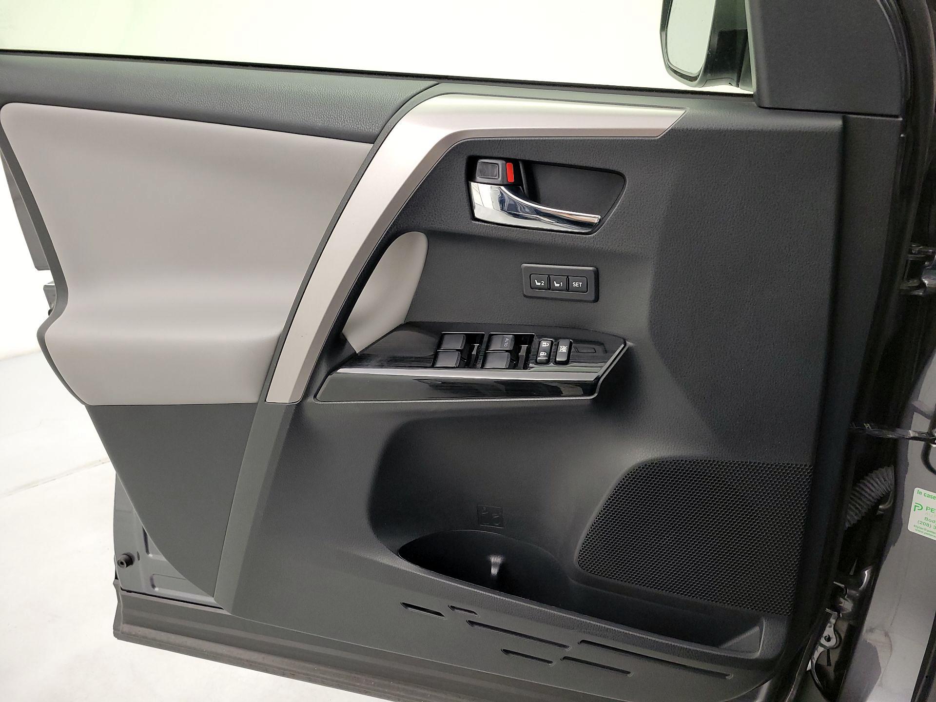 Thumbnail: 2016 Toyota RAV4 - 12