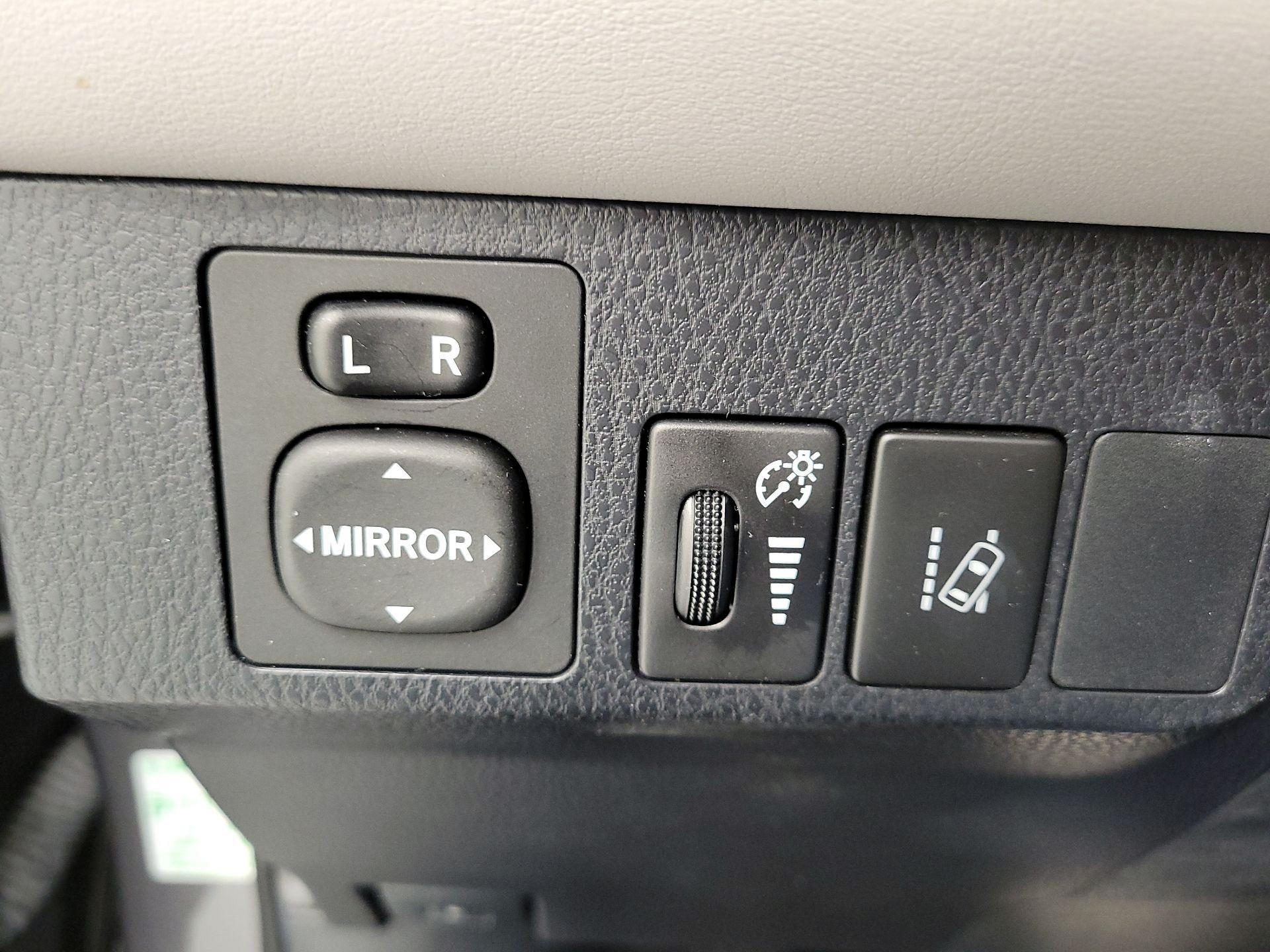 Thumbnail: 2016 Toyota RAV4 - 13