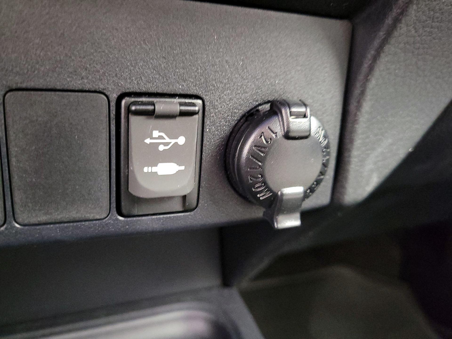 Thumbnail: 2016 Toyota RAV4 - 18