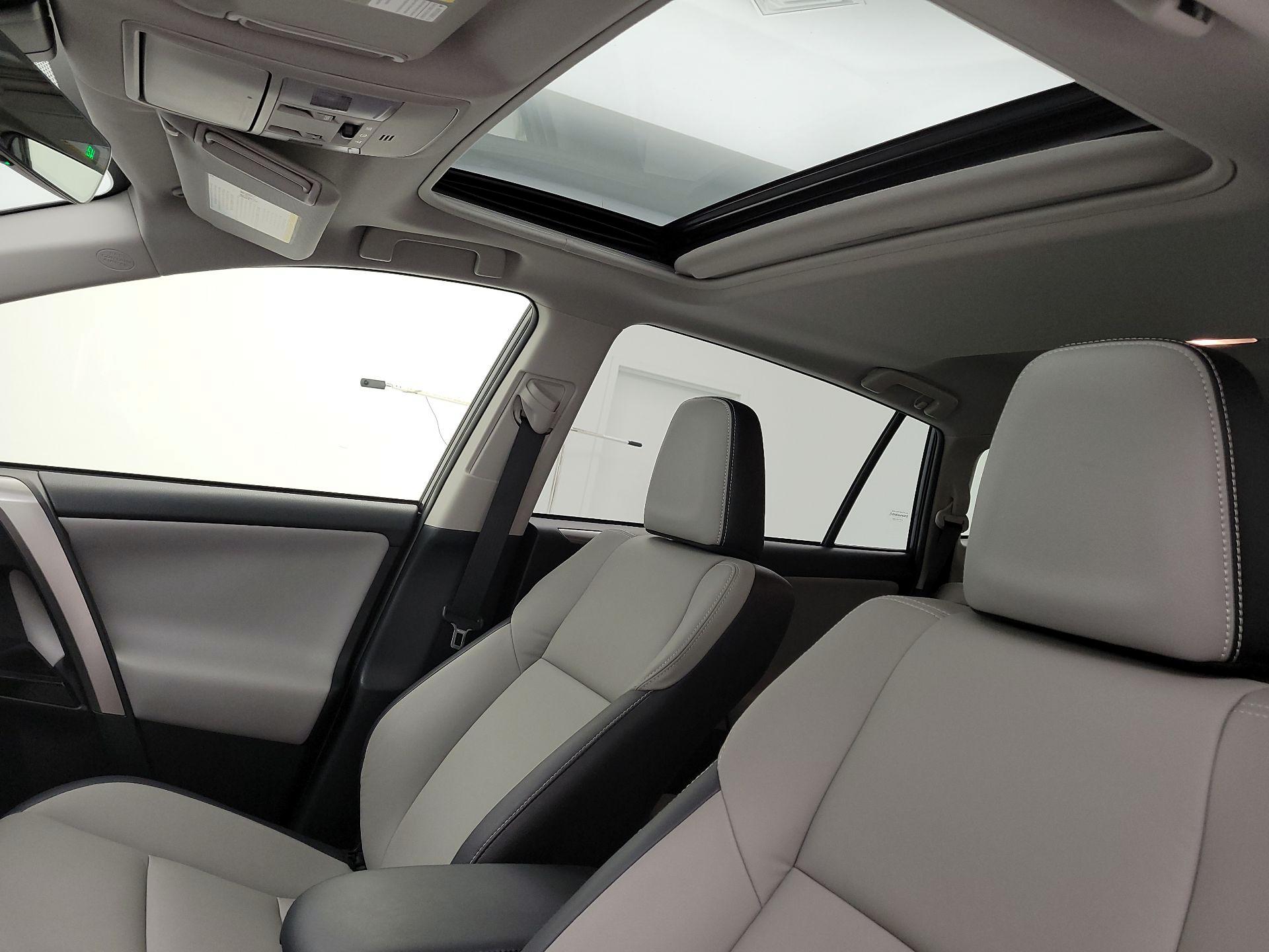 Thumbnail: 2016 Toyota RAV4 - 19