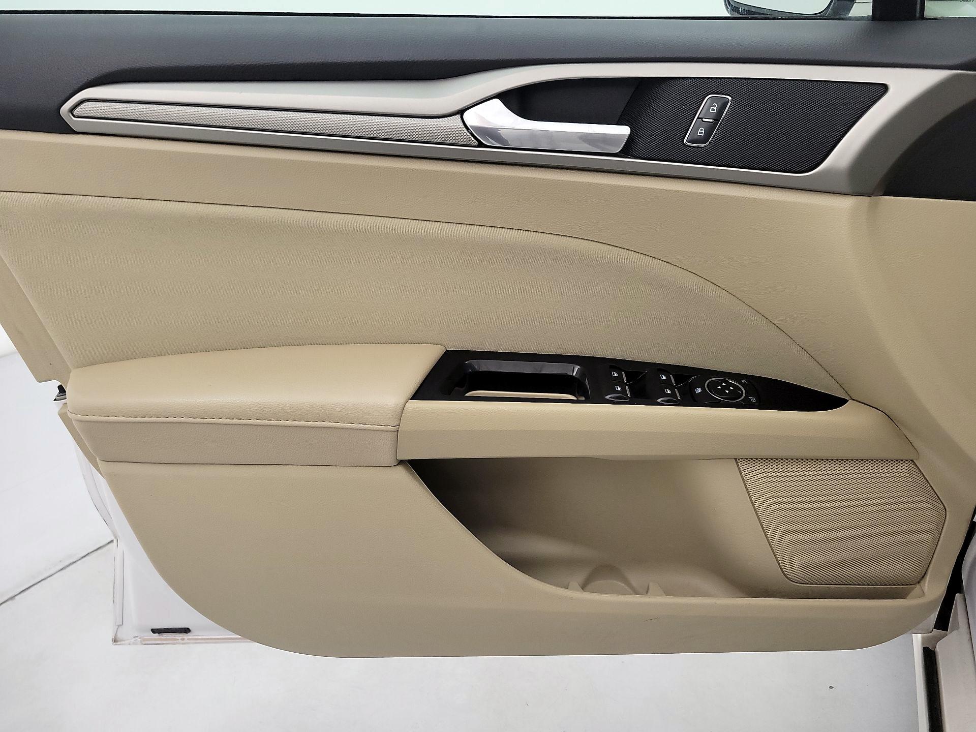 Thumbnail: 2016 Ford Fusion - 12