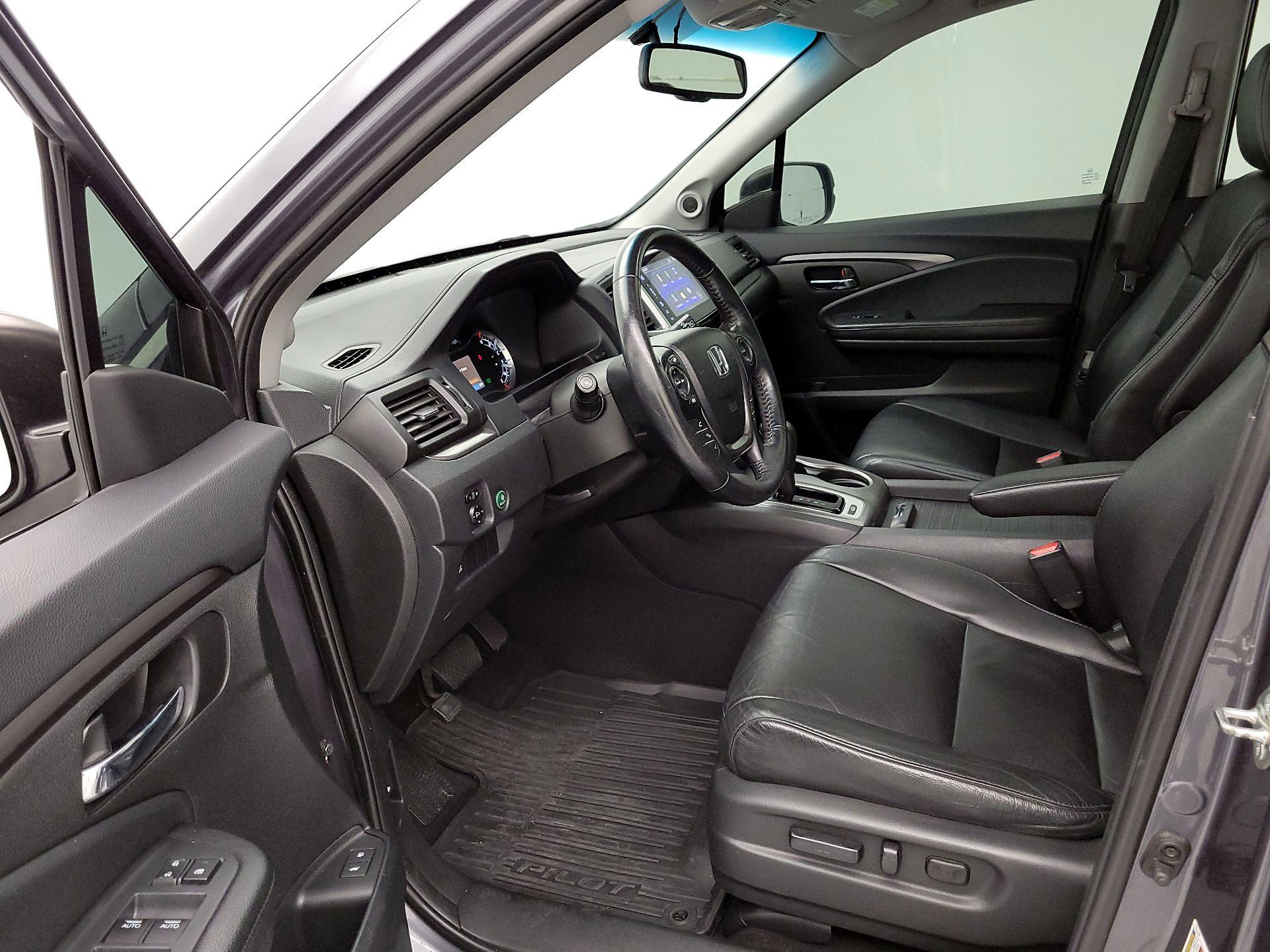 Thumbnail: 2016 Honda Pilot - 11