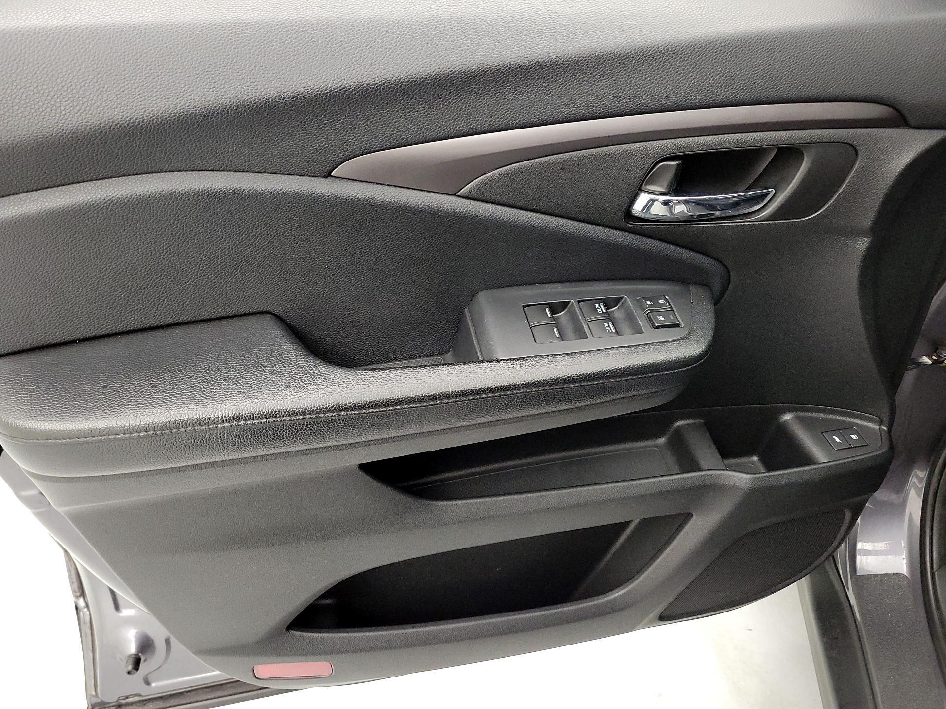 Thumbnail: 2016 Honda Pilot - 12